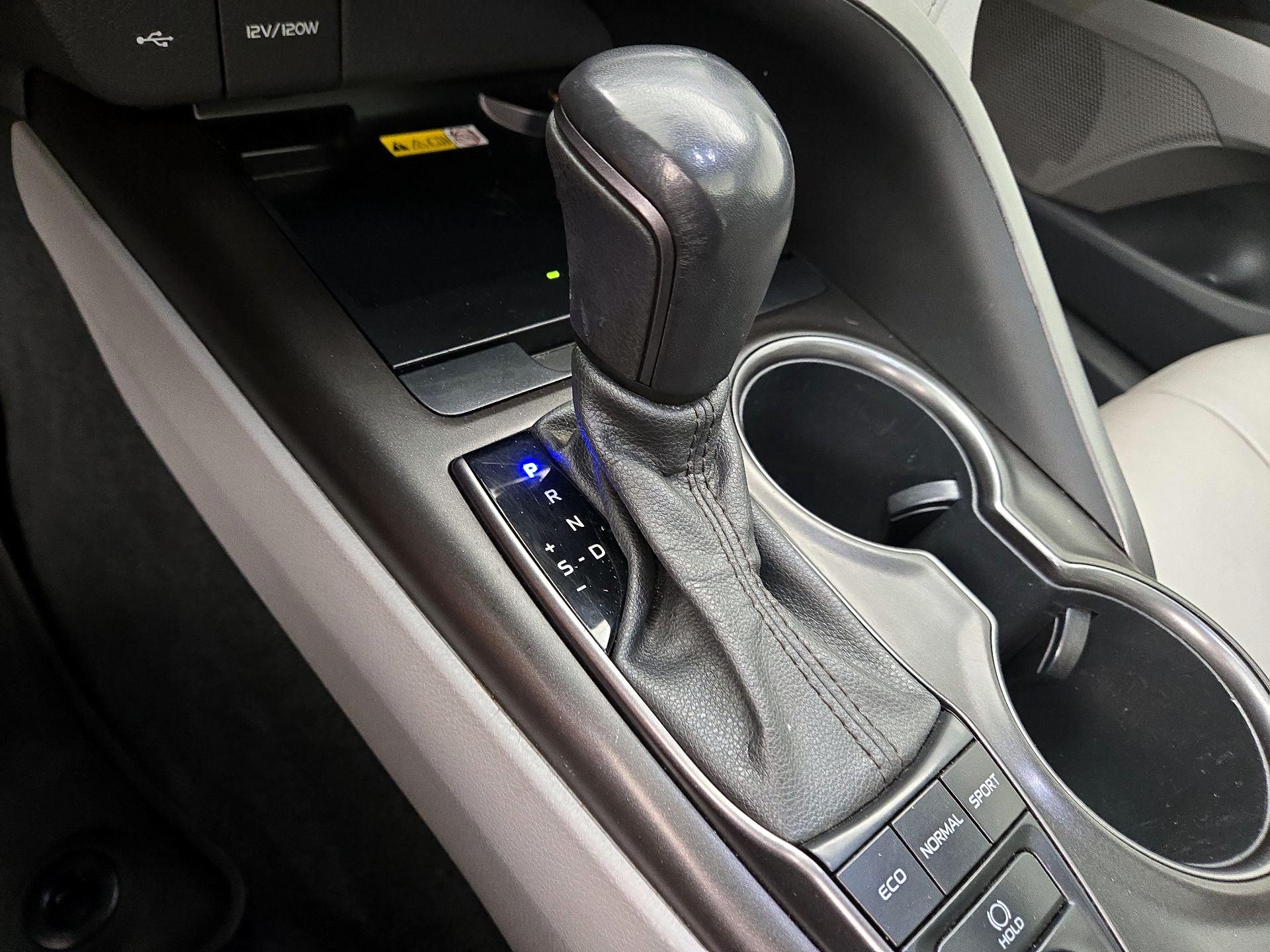 Thumbnail: 2022 Toyota Camry - 17