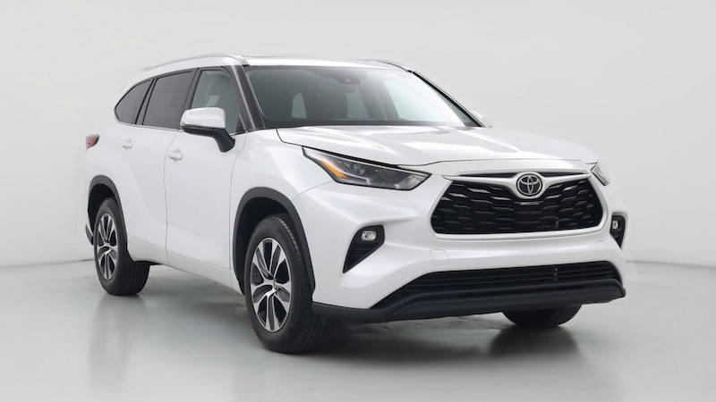 2022 Toyota Highlander XLE Hero Image