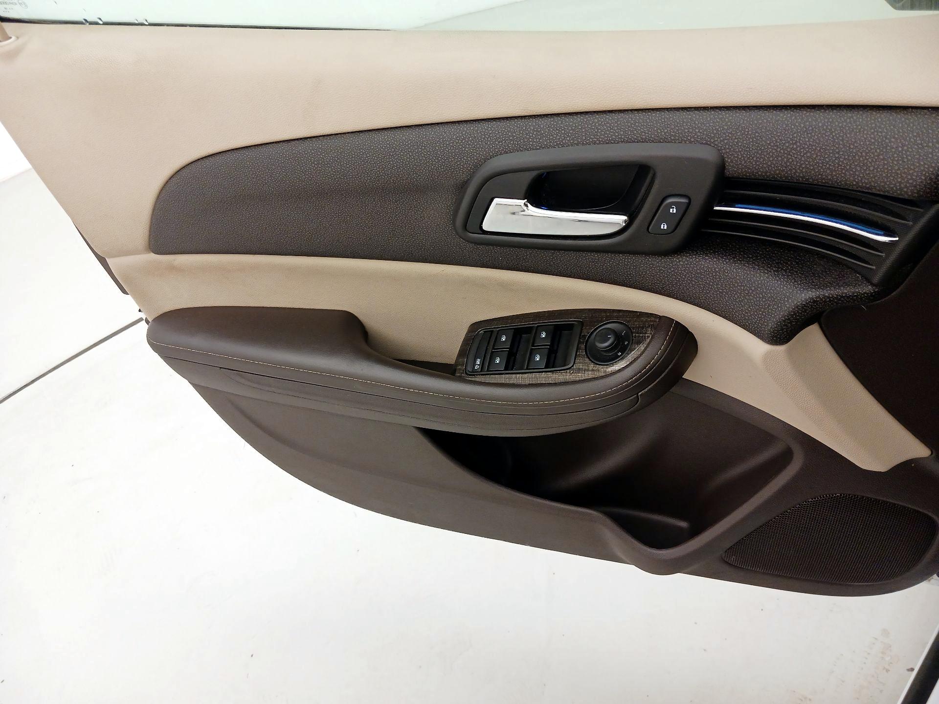 Thumbnail: 2014 Chevrolet Malibu - 12