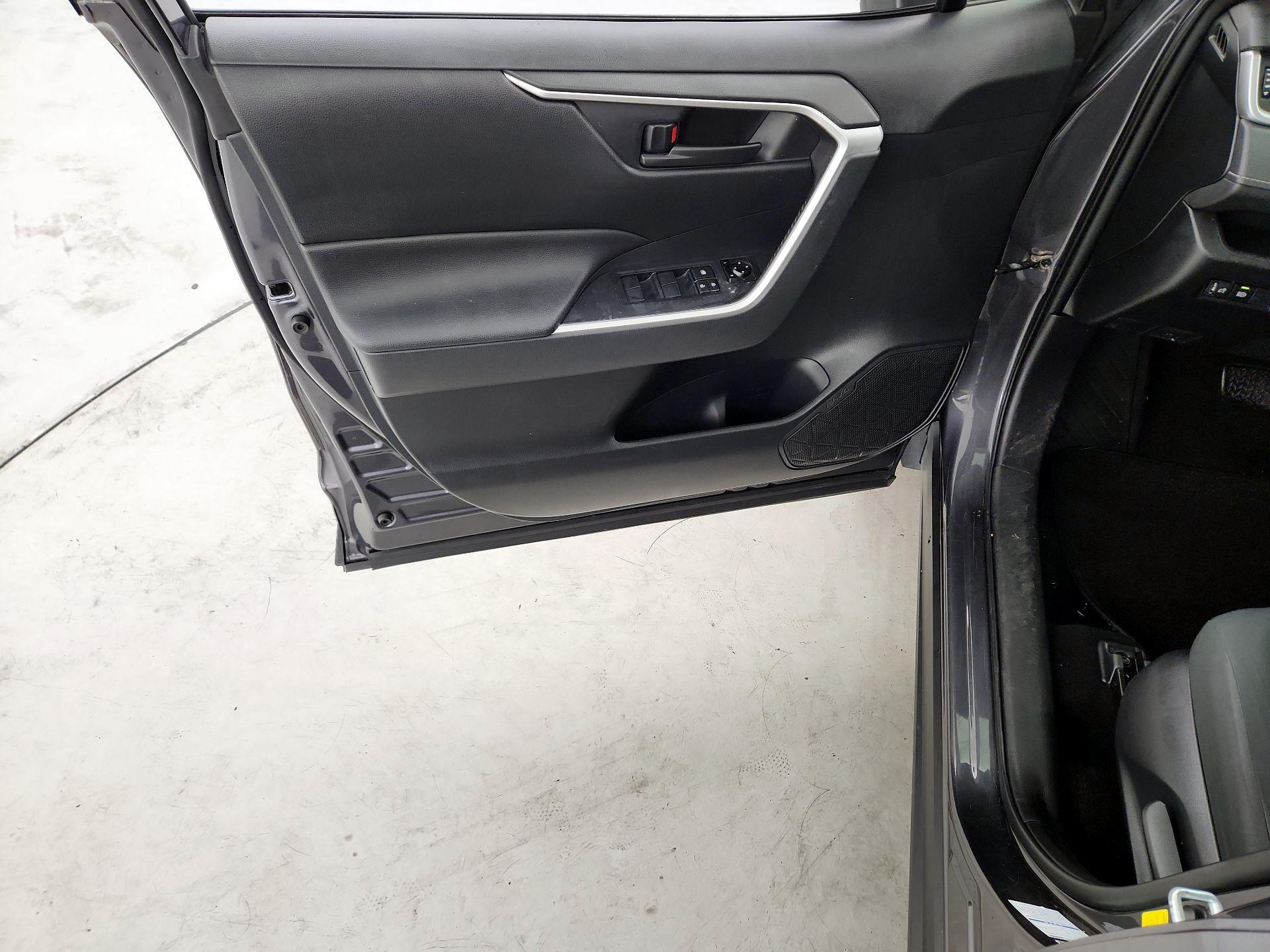 Thumbnail: 2019 Toyota RAV4 - 12