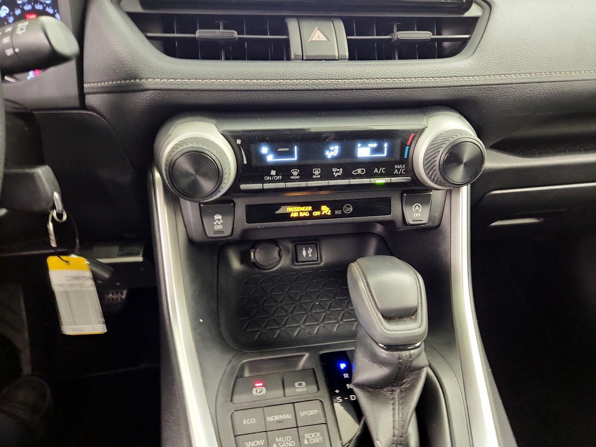 Thumbnail: 2019 Toyota RAV4 - 16