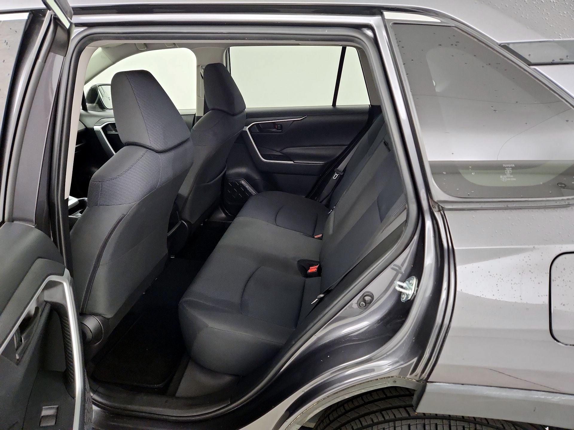 Thumbnail: 2019 Toyota RAV4 - 19