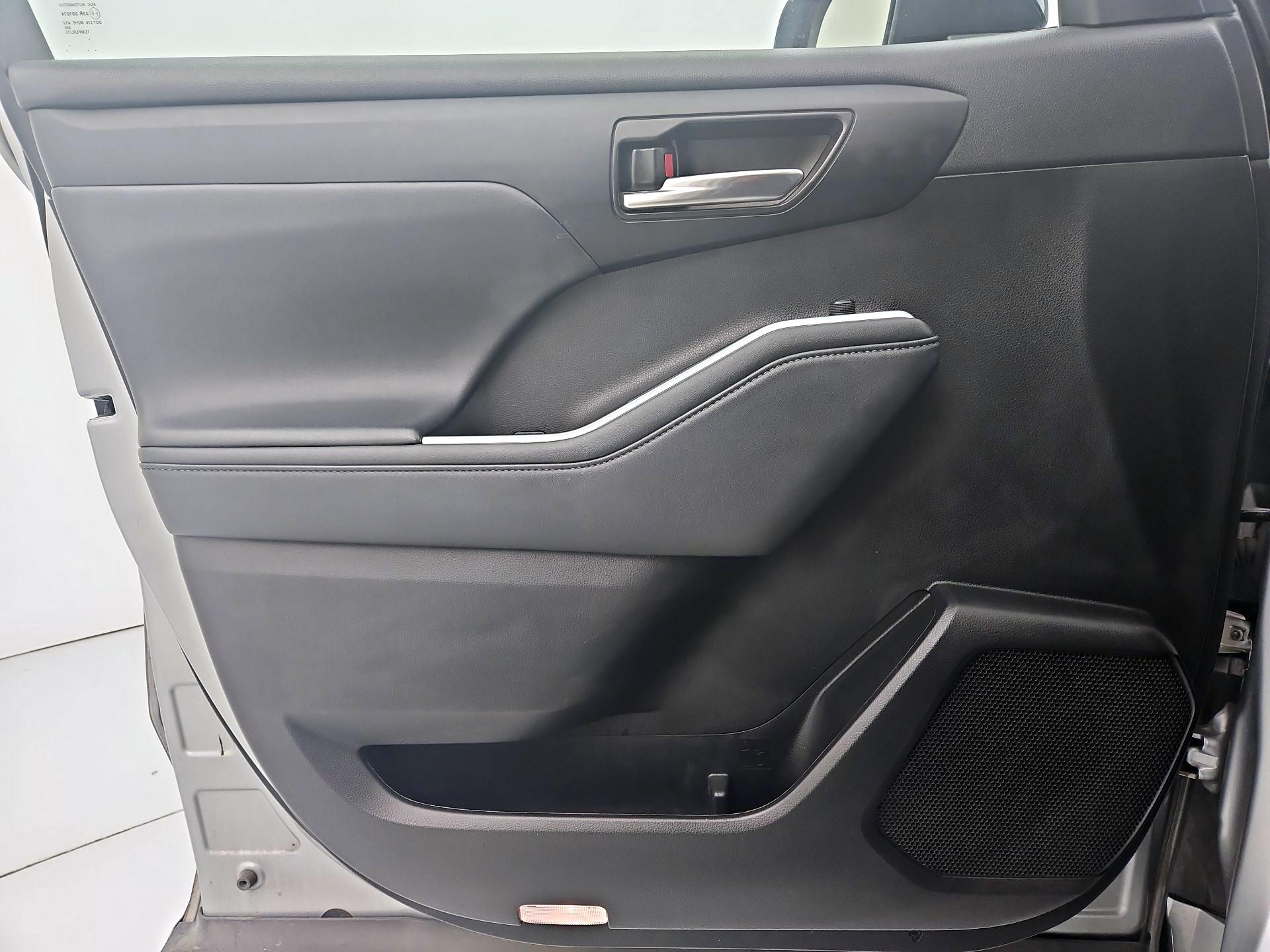 Thumbnail: 2021 Toyota Highlander - 12