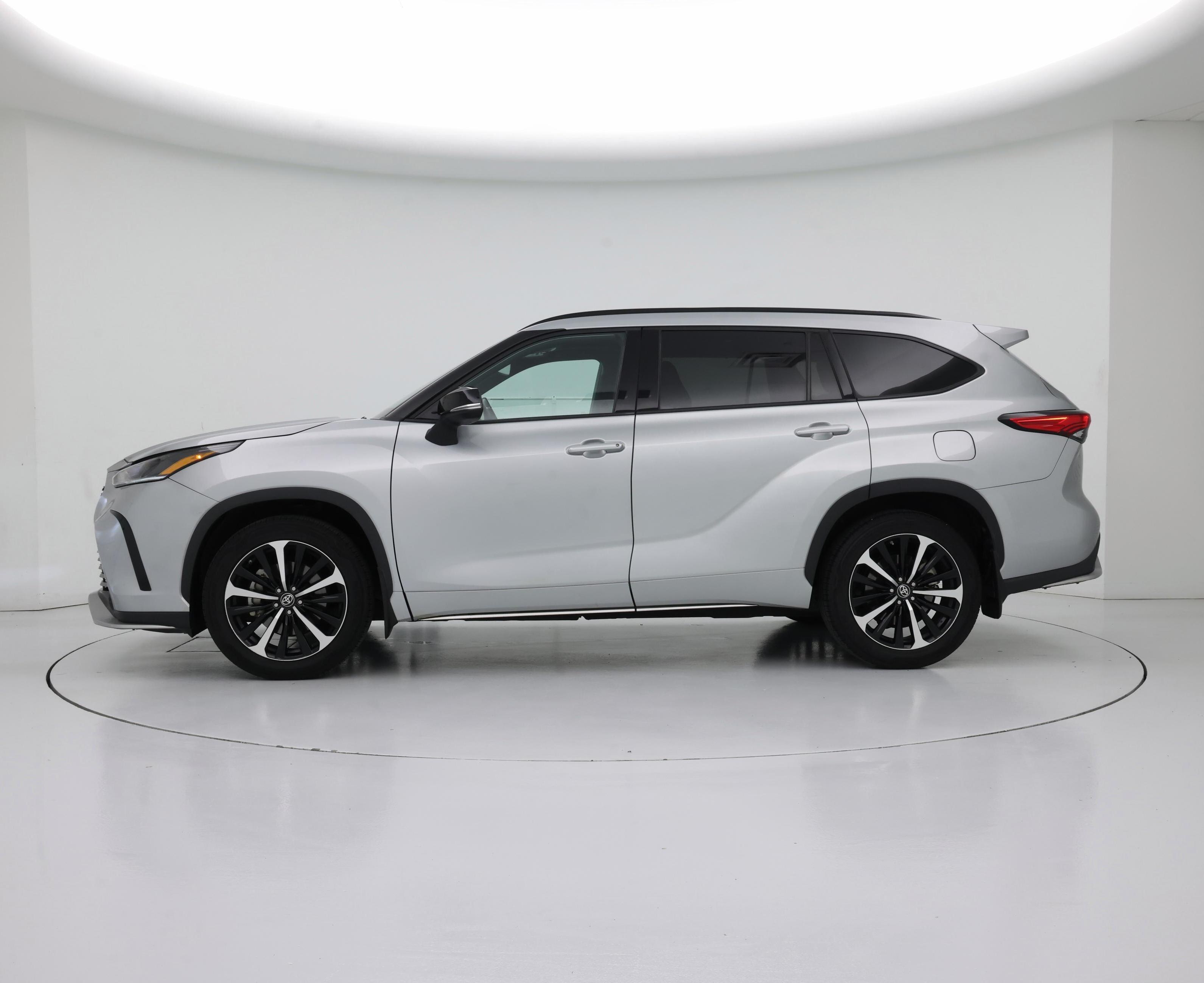 Thumbnail: 2021 Toyota Highlander - 3