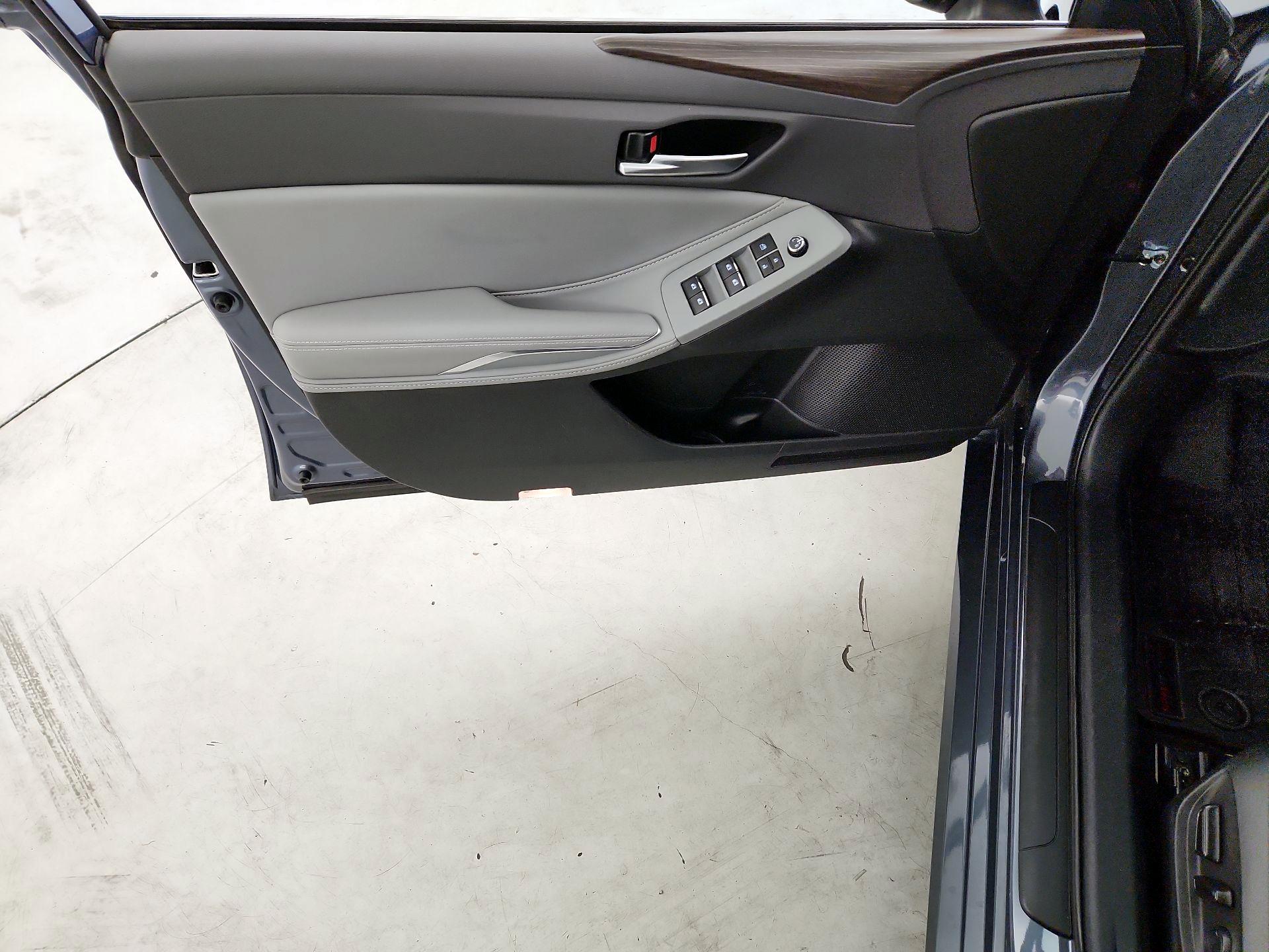 Thumbnail: 2020 Toyota Avalon - 12