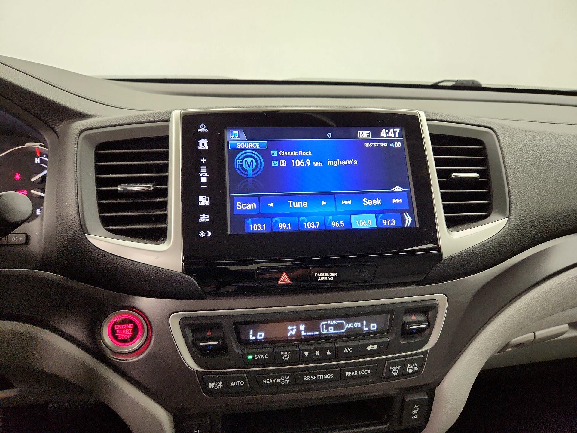 Thumbnail: 2017 Honda Pilot - 15
