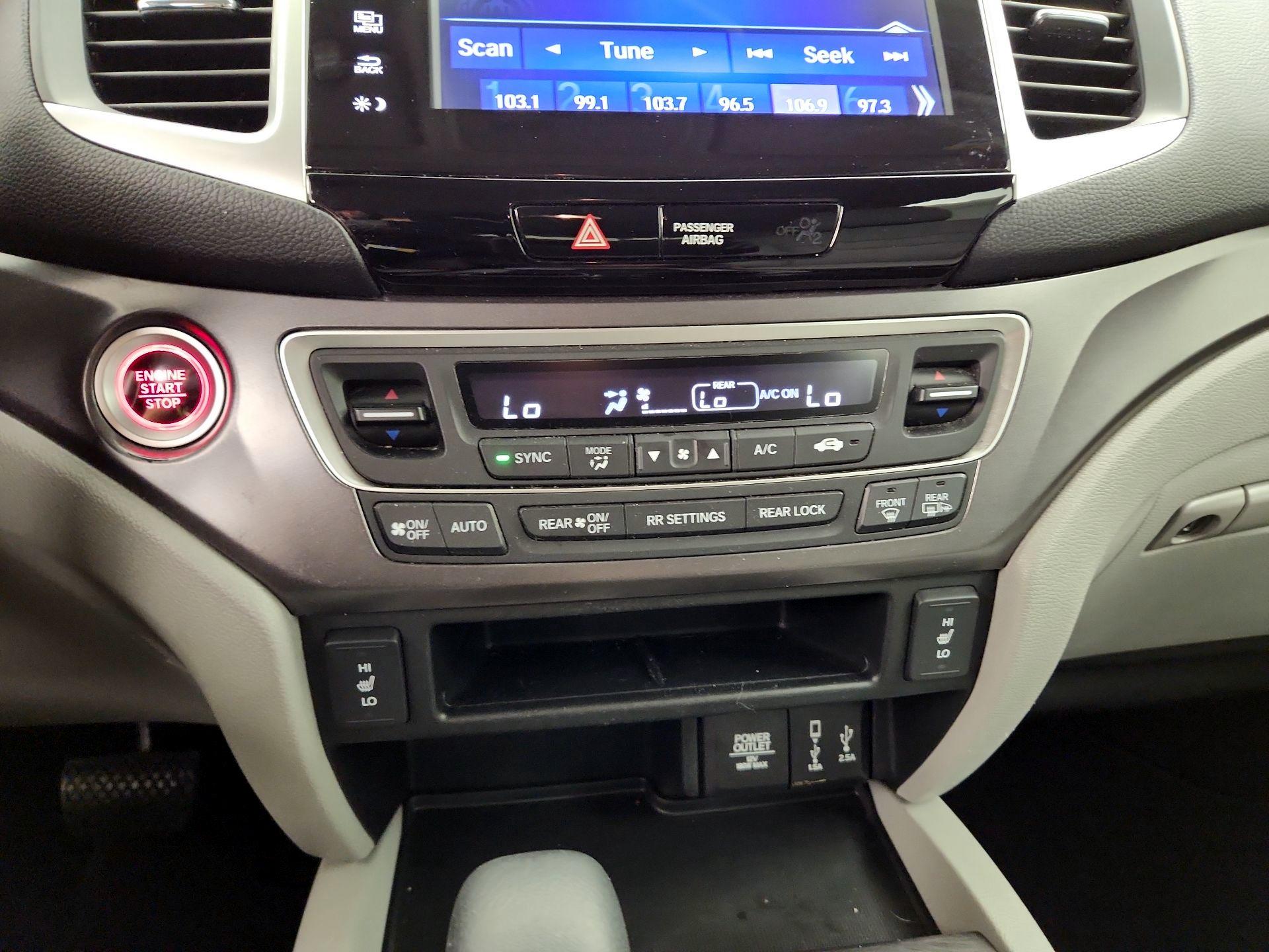 Thumbnail: 2017 Honda Pilot - 16