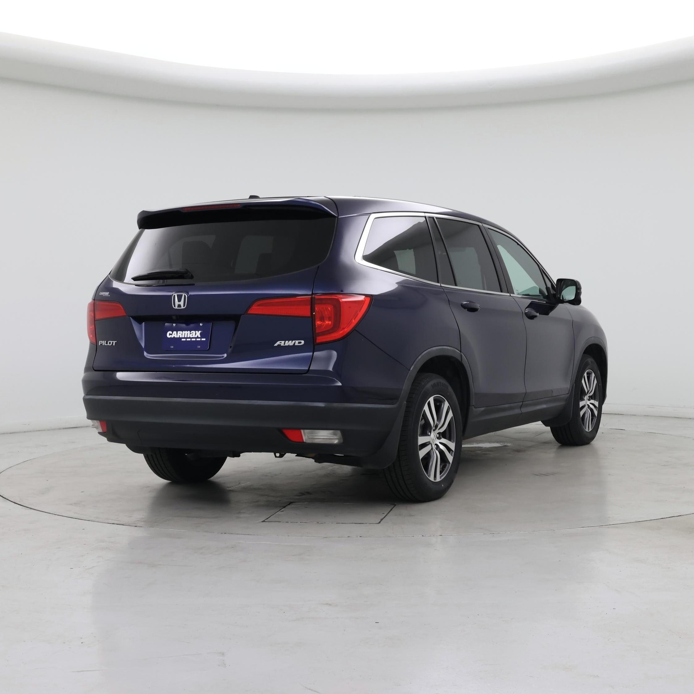 Thumbnail: 2017 Honda Pilot - 8