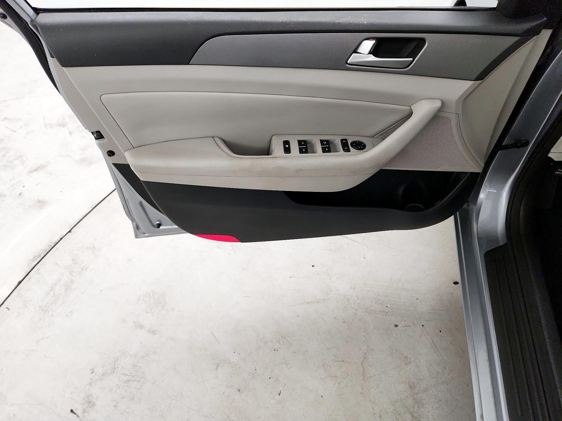 Thumbnail: 2015 Hyundai Sonata - 12