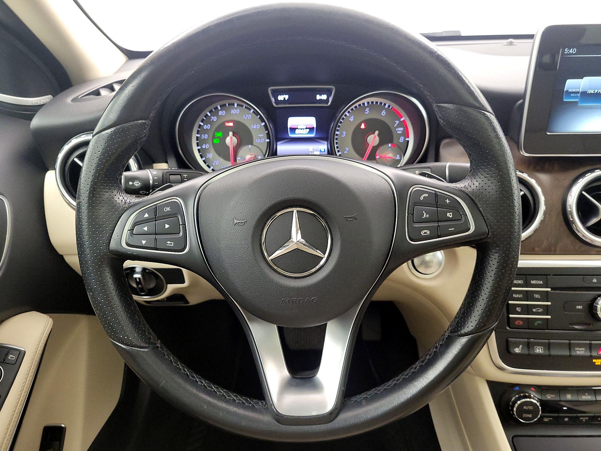 Thumbnail: 2017 Mercedes-Benz GLA - 10