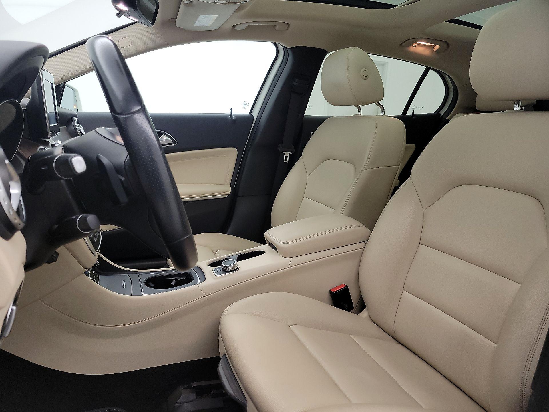 Thumbnail: 2017 Mercedes-Benz GLA - 11