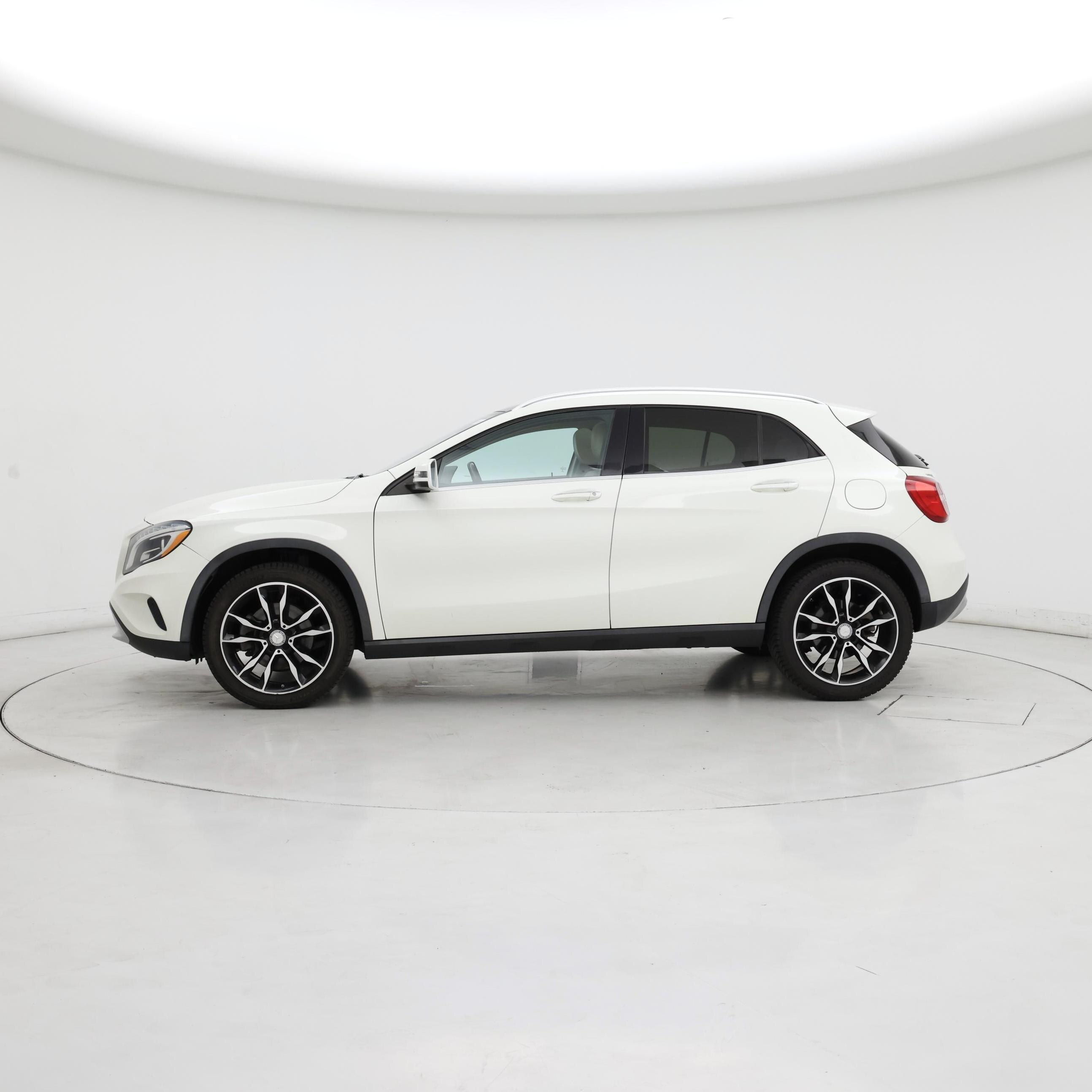 Thumbnail: 2017 Mercedes-Benz GLA - 3