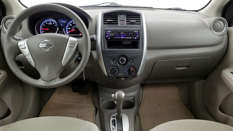 2015 Nissan Versa SV 9