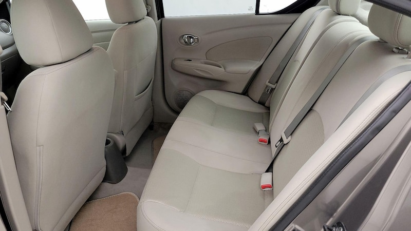 2015 Nissan Versa SV 17