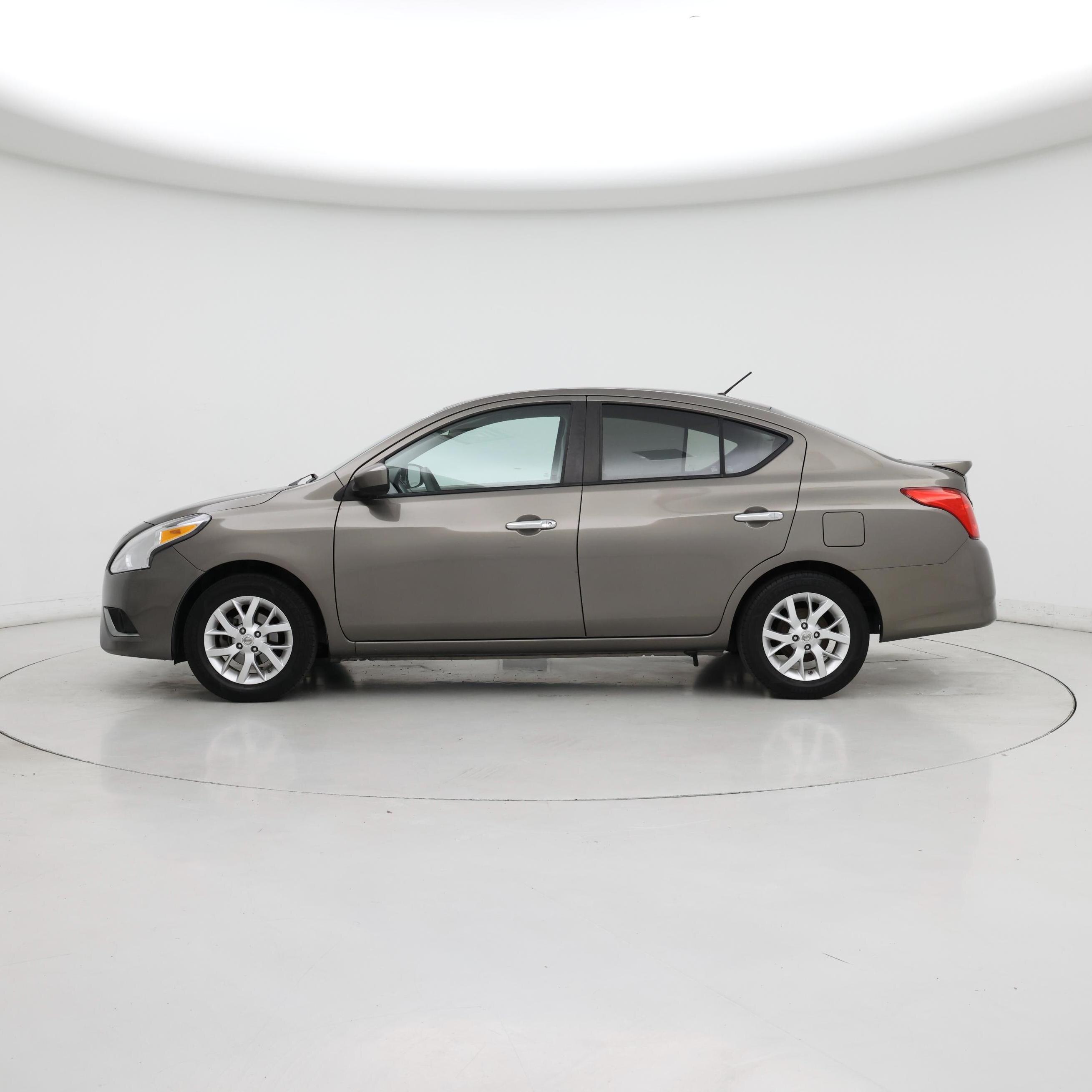 Thumbnail: 2015 Nissan Versa - 3
