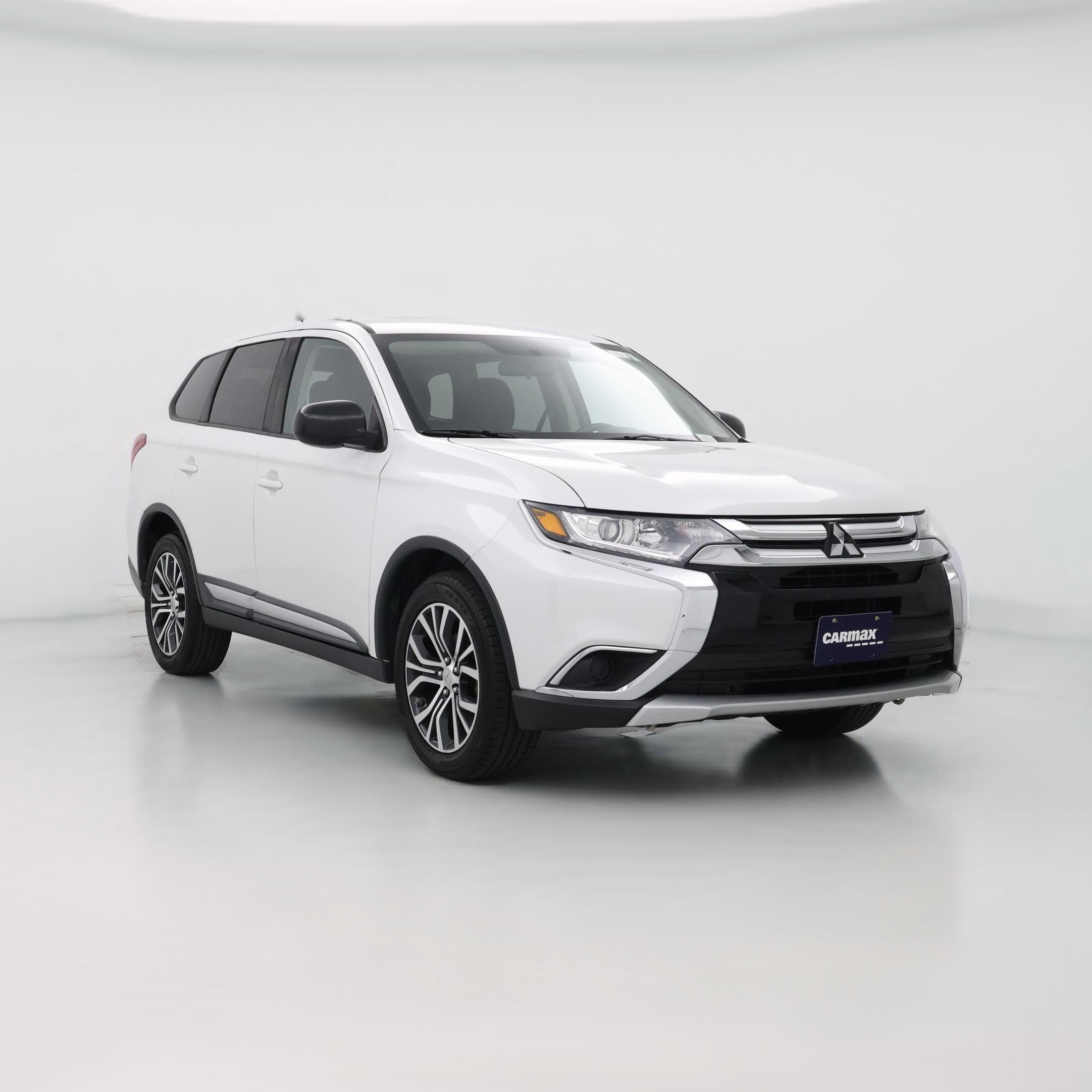 Thumbnail: 2016 Mitsubishi Outlander - 1