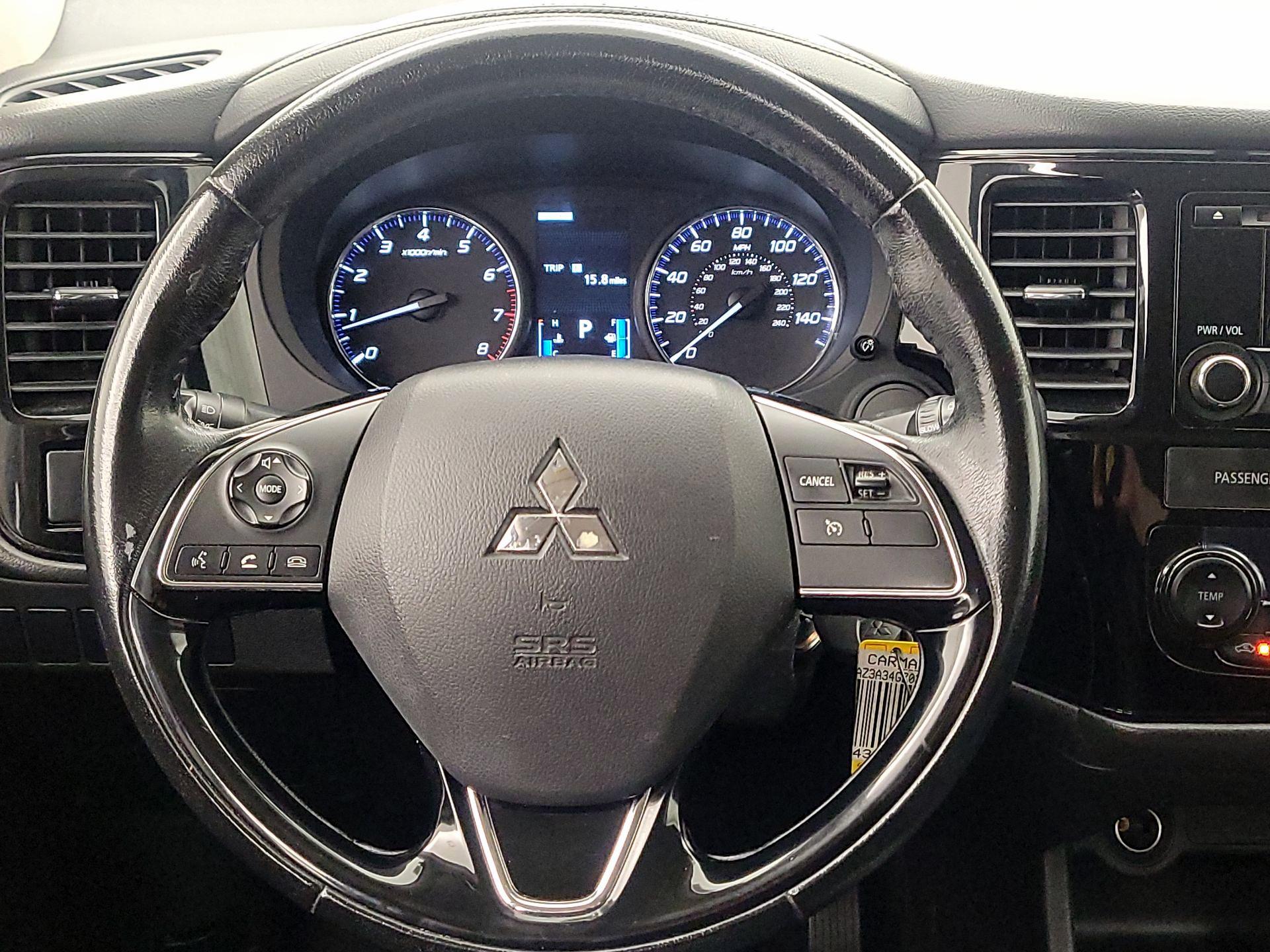 Thumbnail: 2016 Mitsubishi Outlander - 10