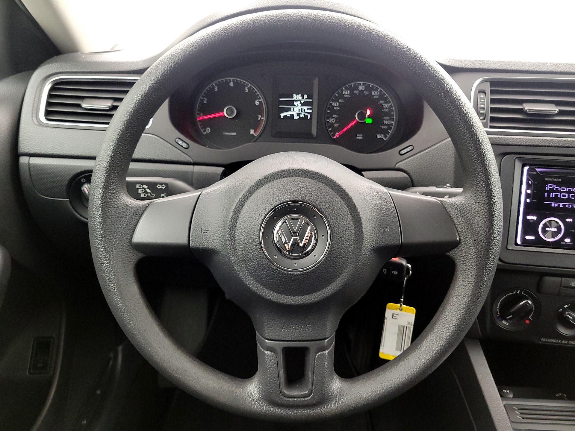 Thumbnail: 2014 Volkswagen Jetta - 10