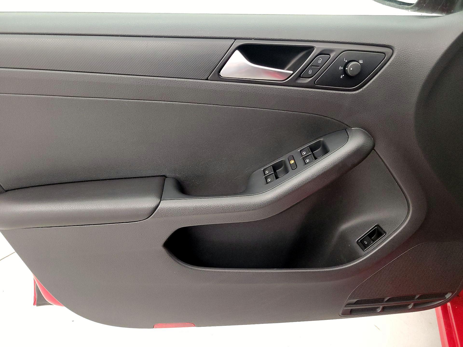 Thumbnail: 2014 Volkswagen Jetta - 12