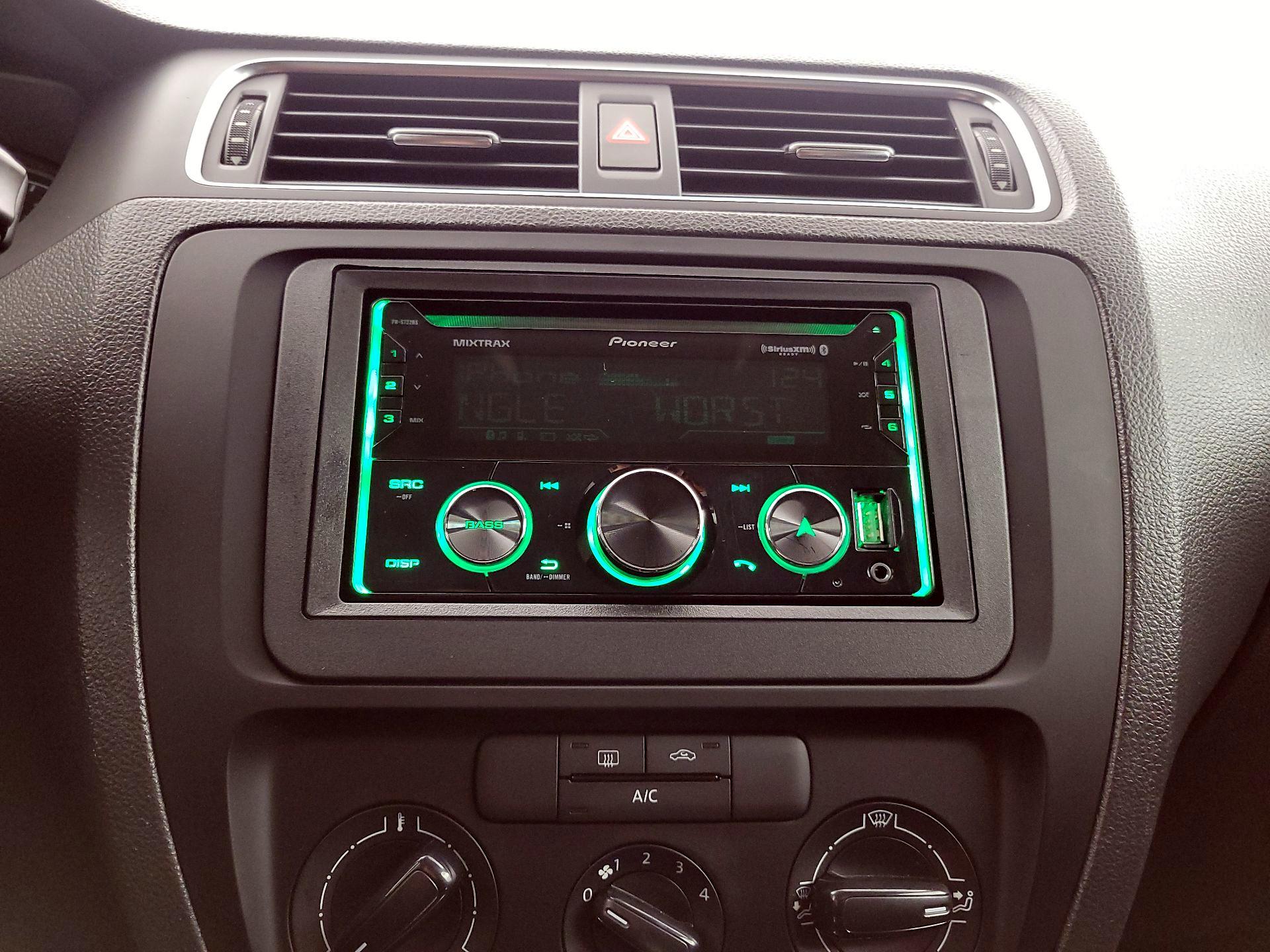 Thumbnail: 2014 Volkswagen Jetta - 14