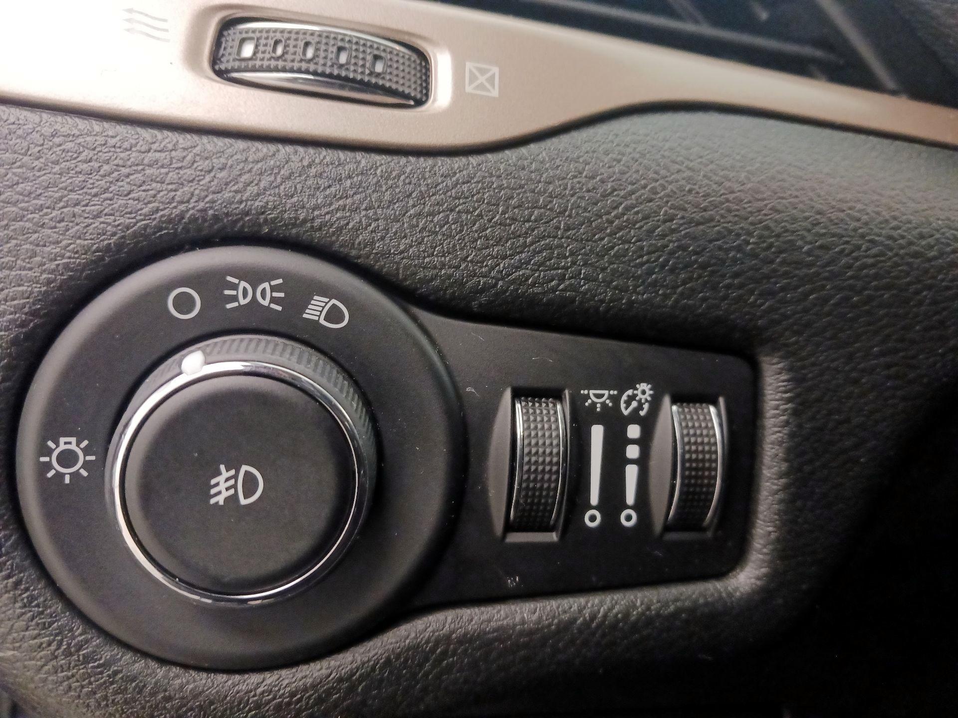 Thumbnail: 2014 Jeep Cherokee - 13