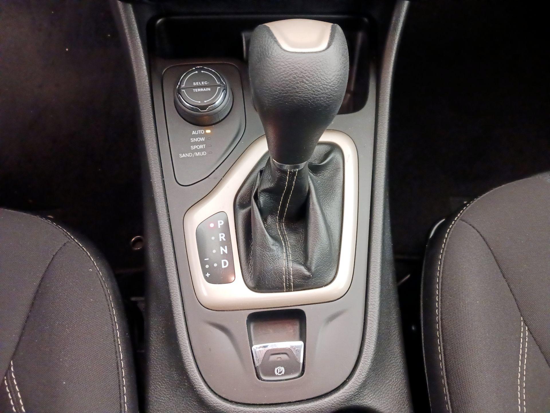 Thumbnail: 2014 Jeep Cherokee - 16