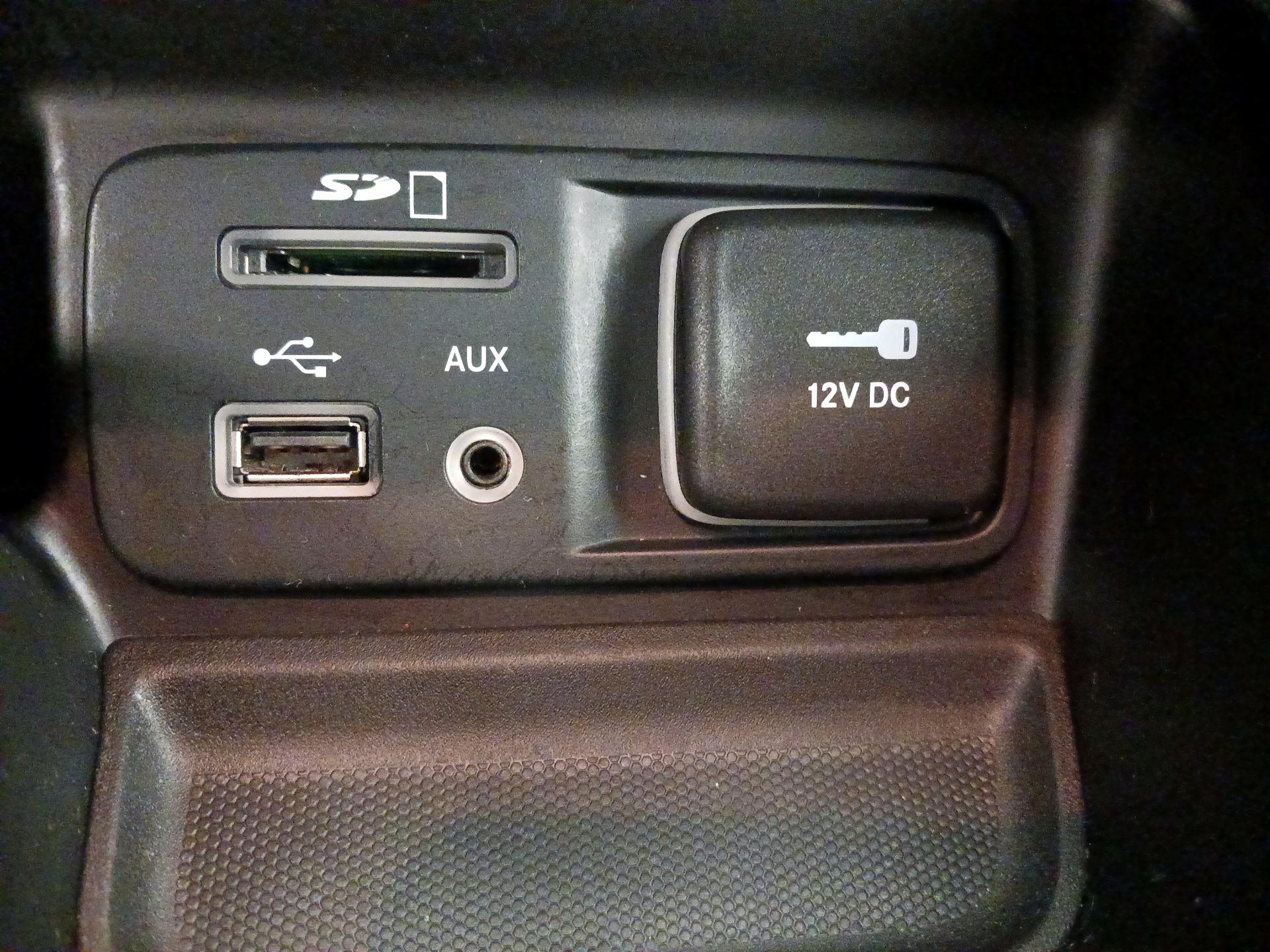 Thumbnail: 2014 Jeep Cherokee - 17