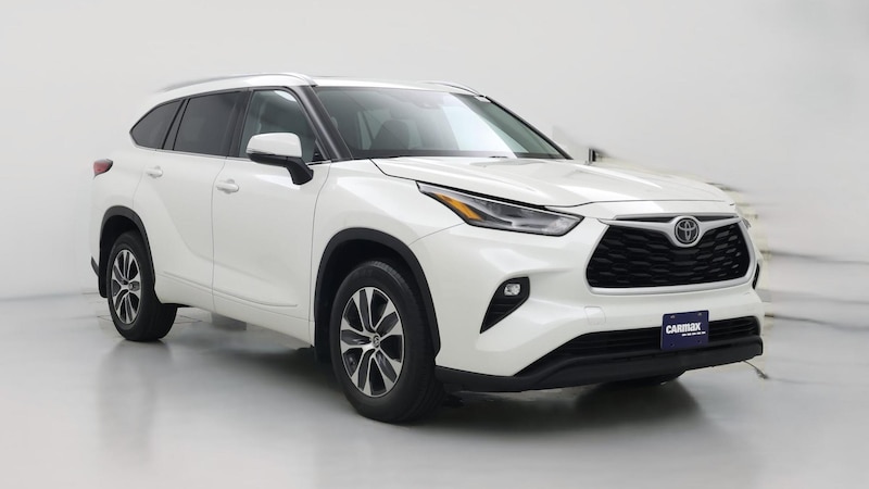 2021 Toyota Highlander XLE Hero Image