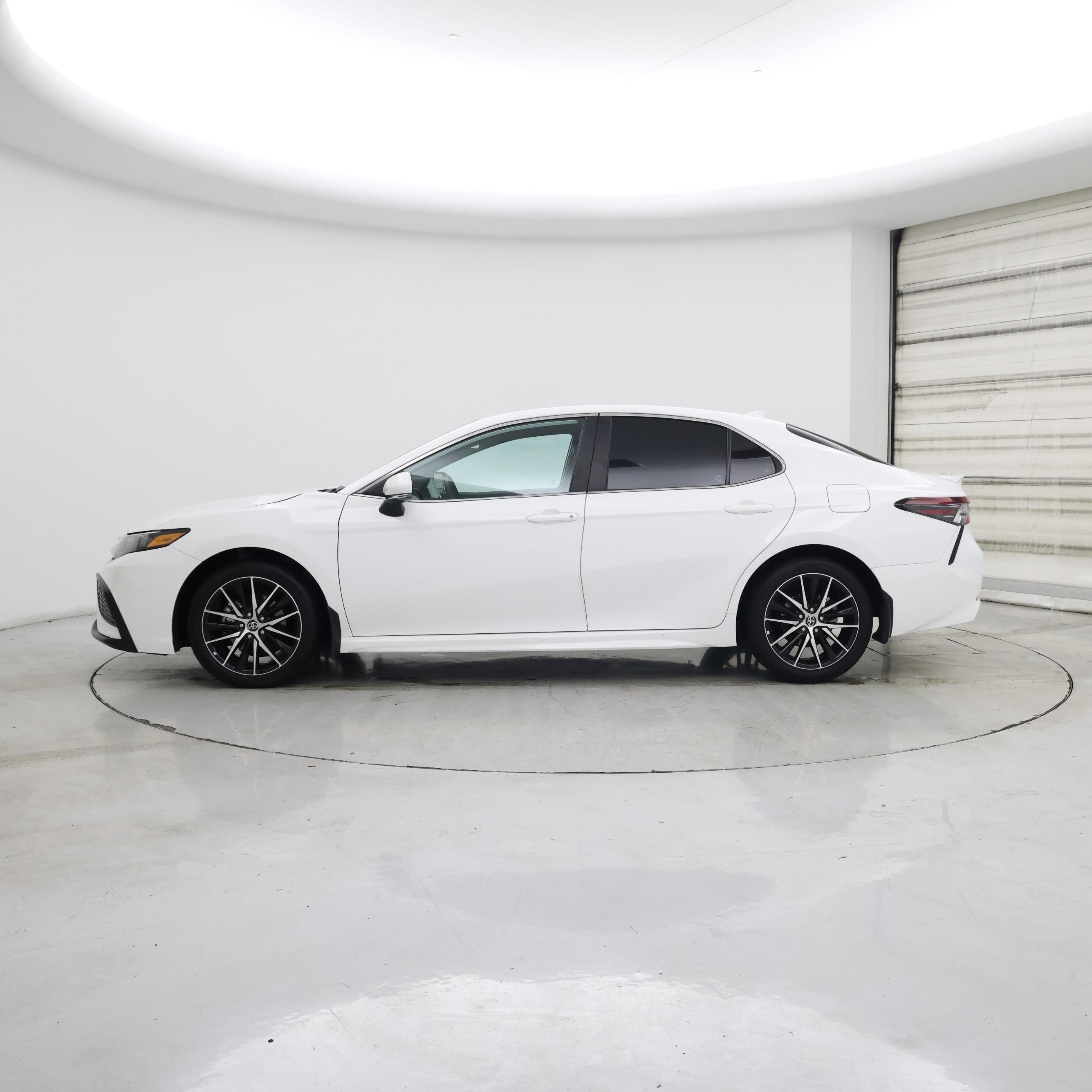 Thumbnail: 2024 Toyota Camry - 3