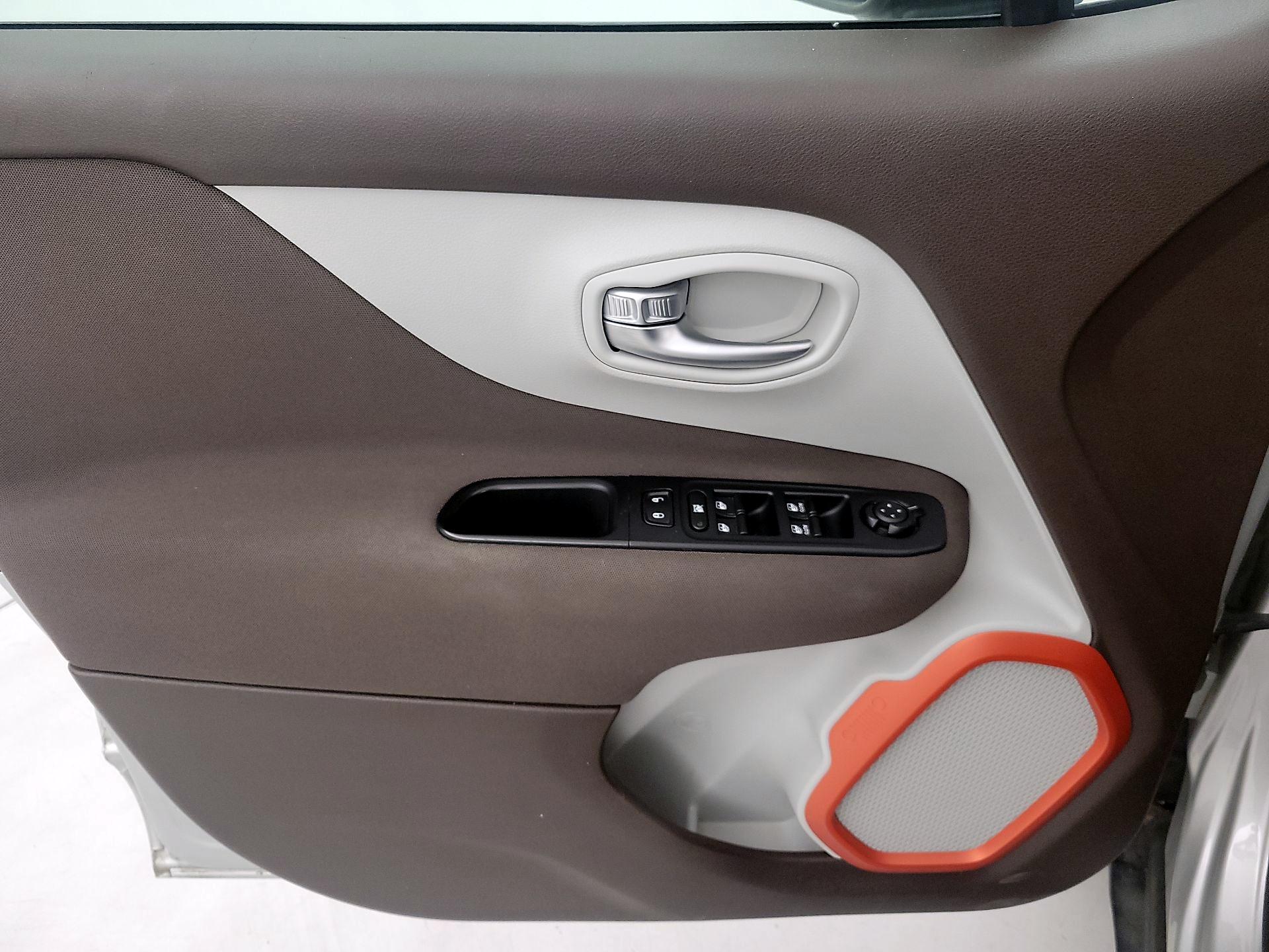 Thumbnail: 2015 Jeep Renegade - 12