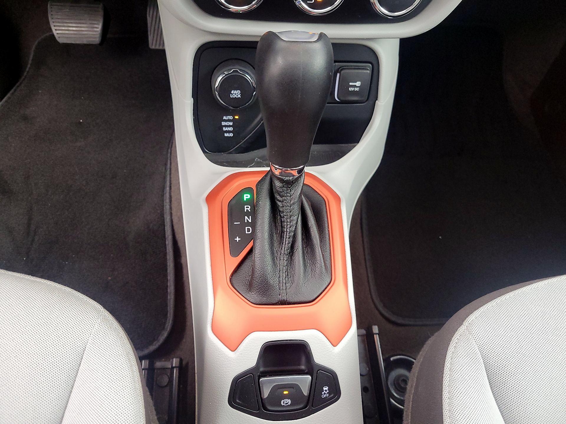 Thumbnail: 2015 Jeep Renegade - 18