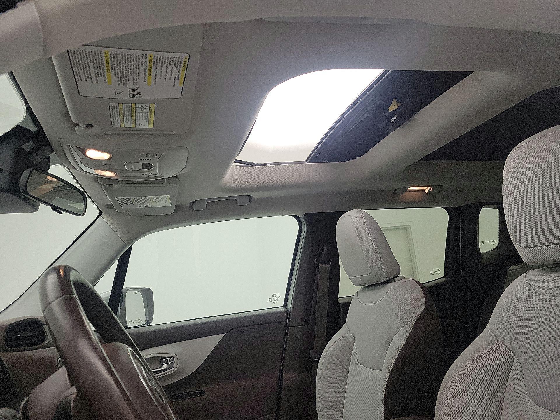 Thumbnail: 2015 Jeep Renegade - 20