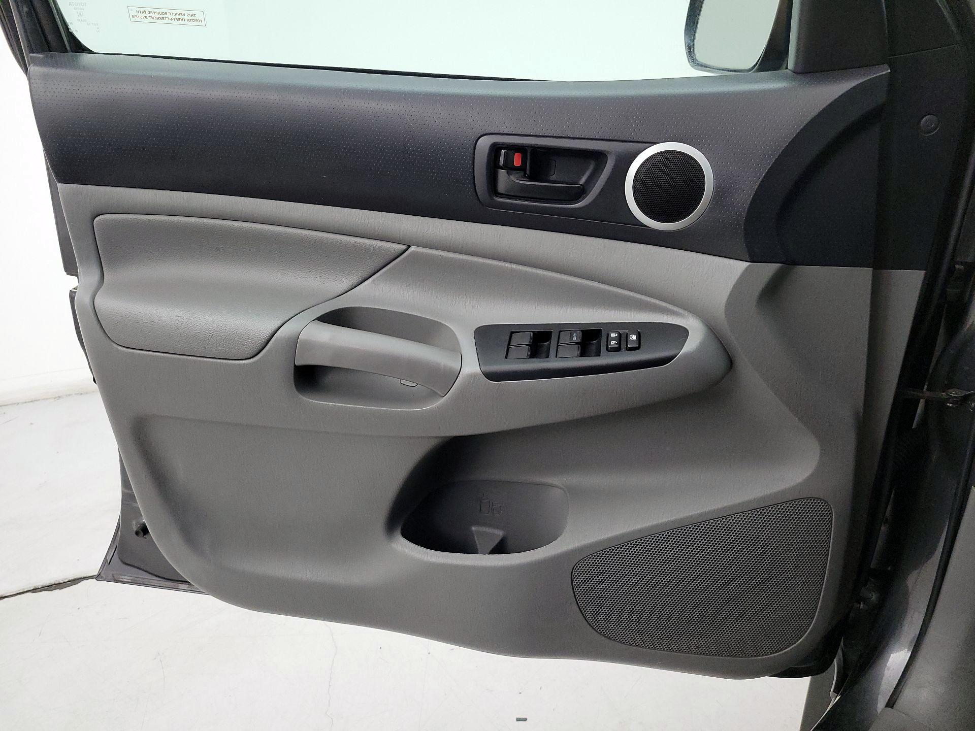 Thumbnail: 2013 Toyota Tacoma - 12