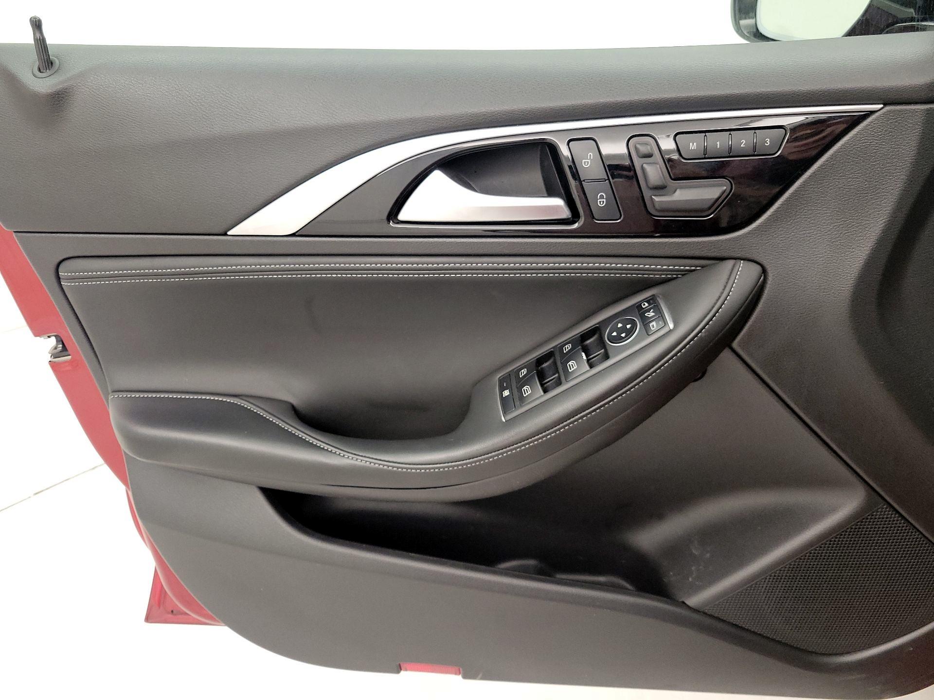 Thumbnail: 2019 INFINITI QX30 - 12