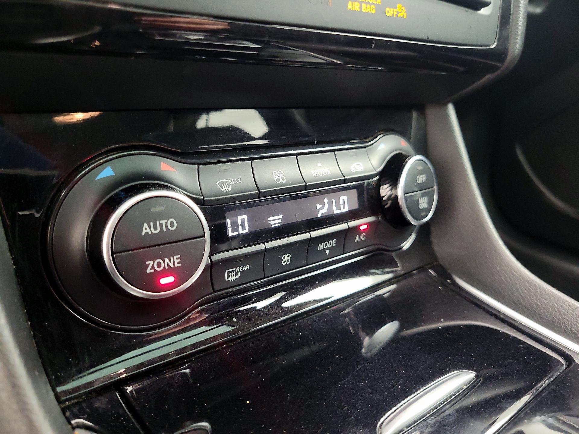 Thumbnail: 2019 INFINITI QX30 - 16