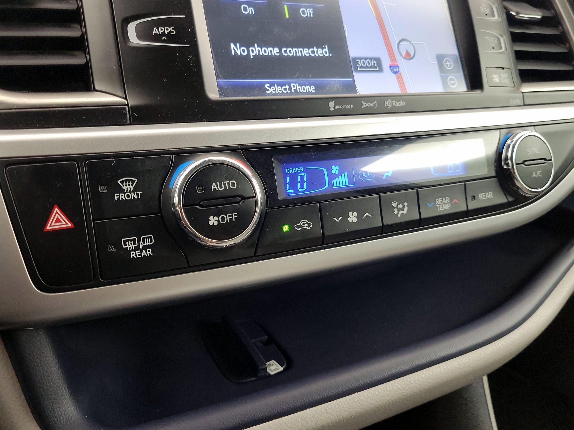 Thumbnail: 2018 Toyota Highlander - 16