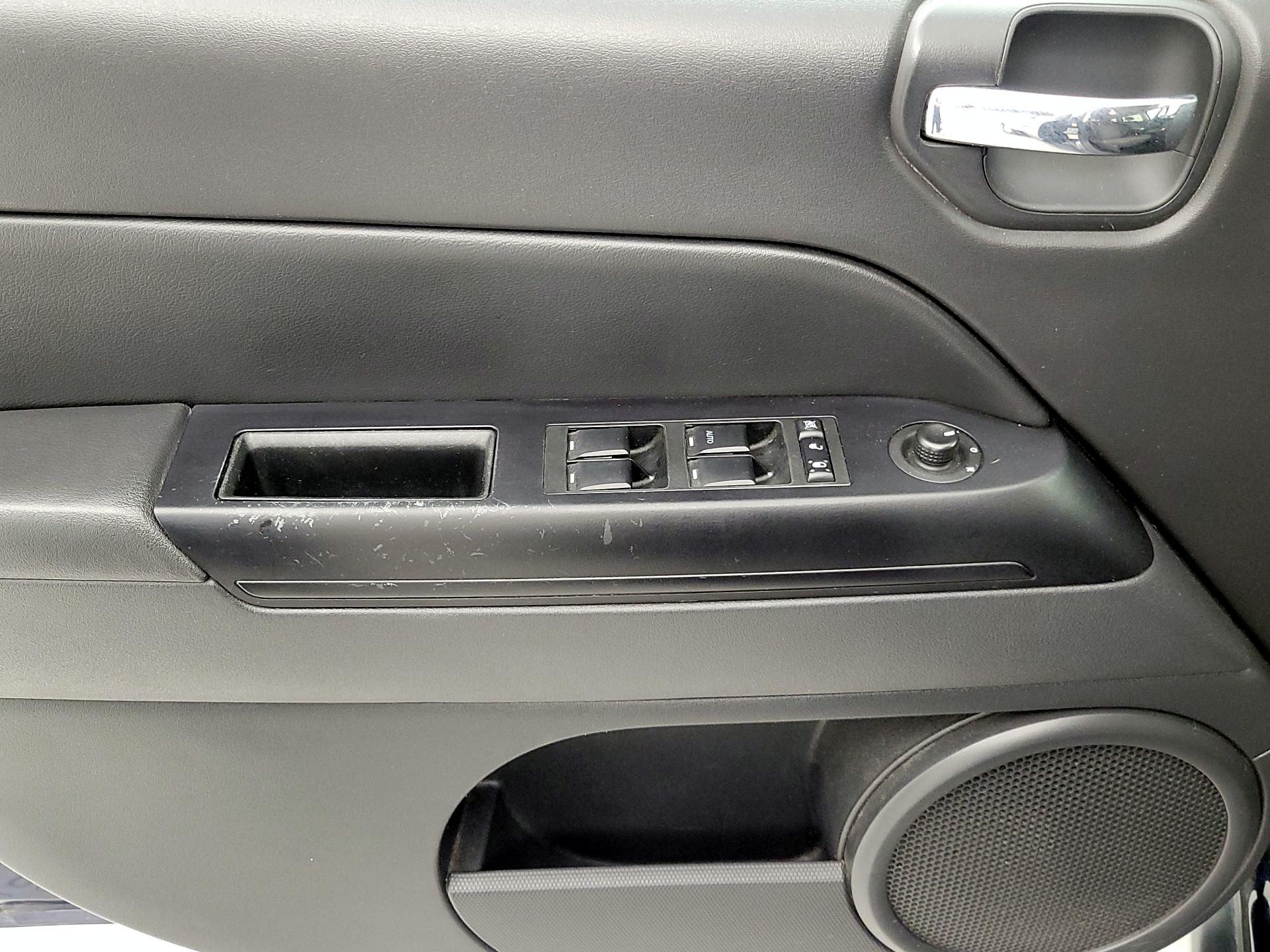 Thumbnail: 2016 Jeep Compass - 12