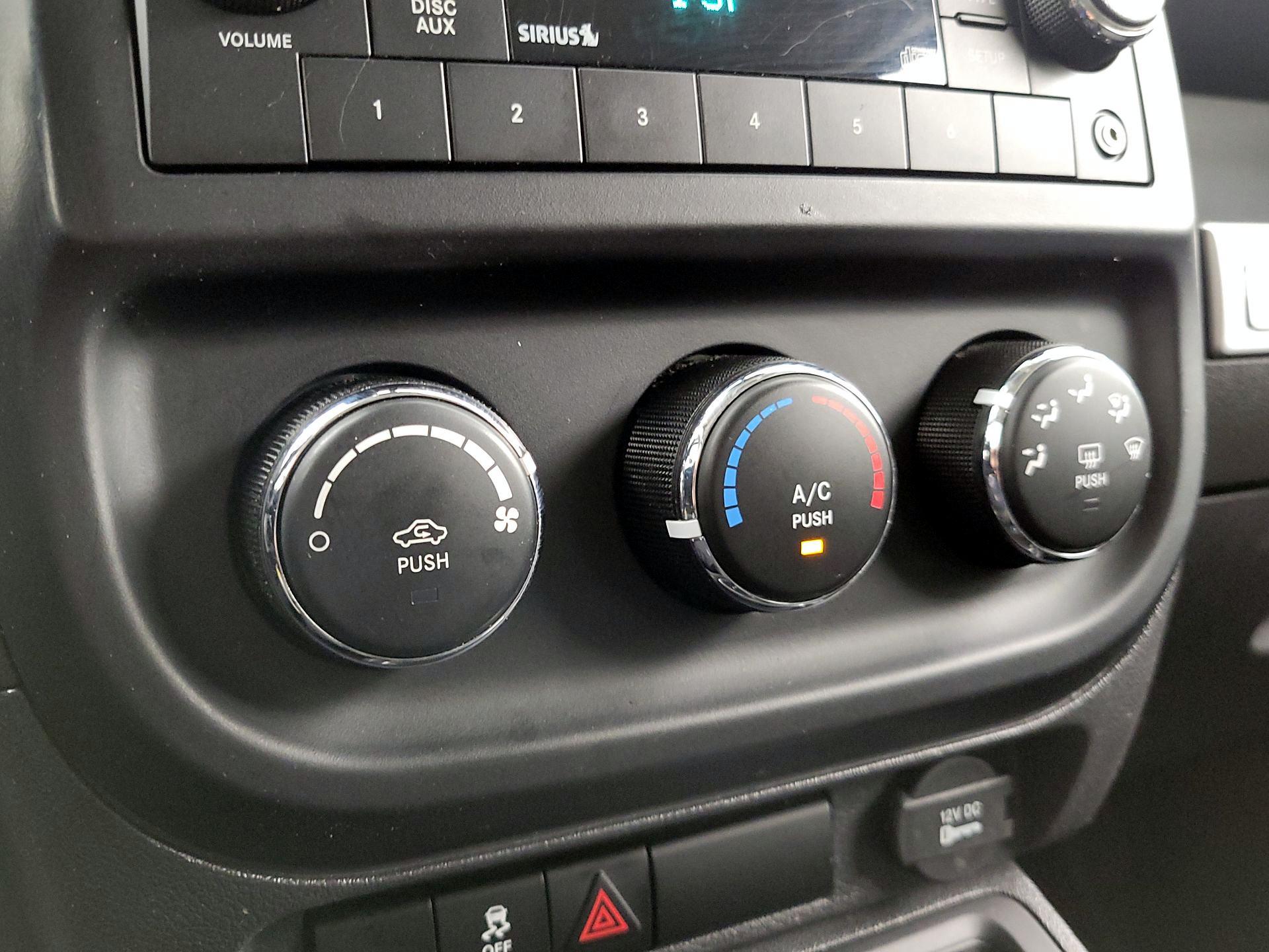 Thumbnail: 2016 Jeep Compass - 14