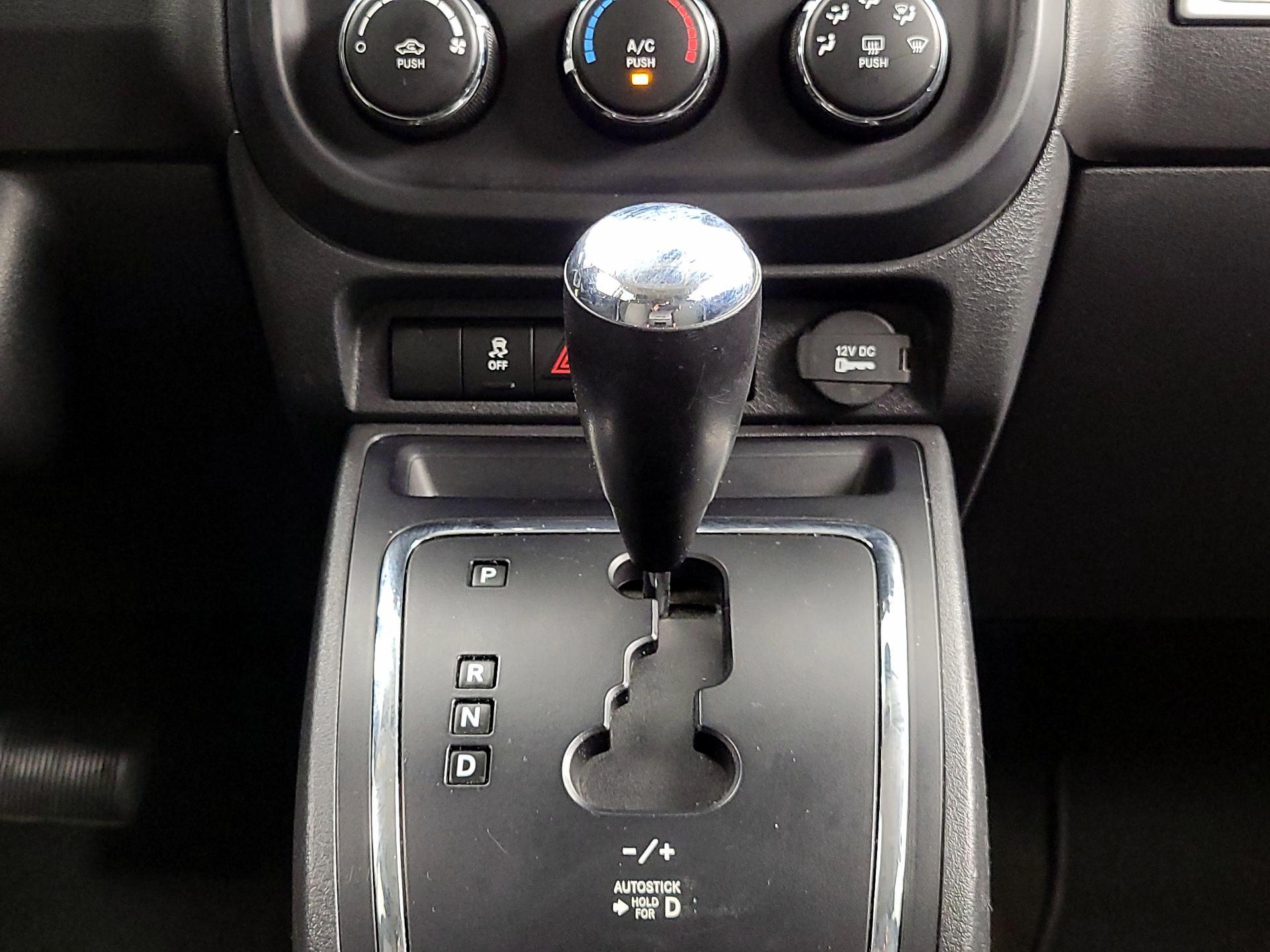 Thumbnail: 2016 Jeep Compass - 15