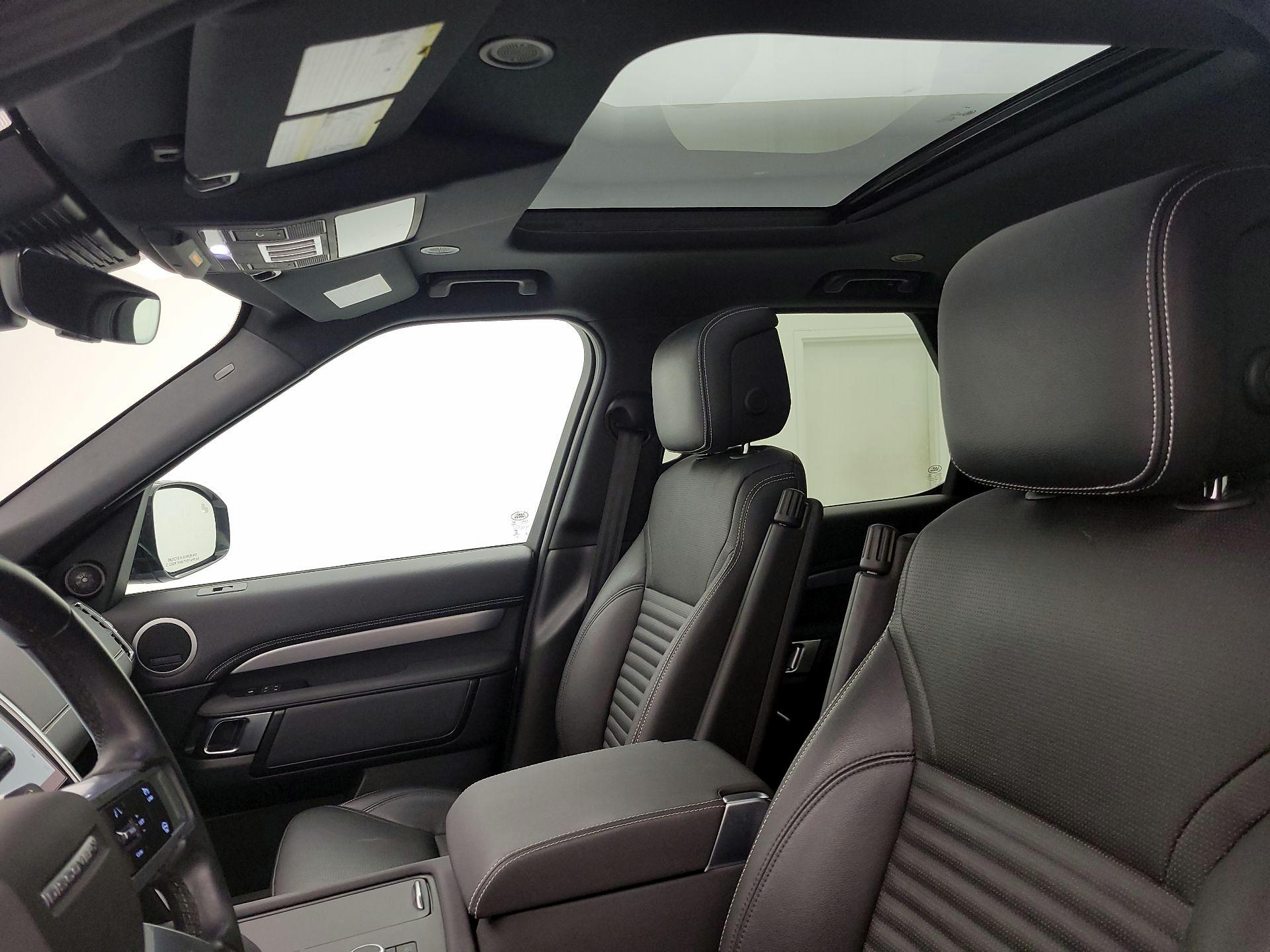 Thumbnail: 2022 Land Rover Discovery - 19