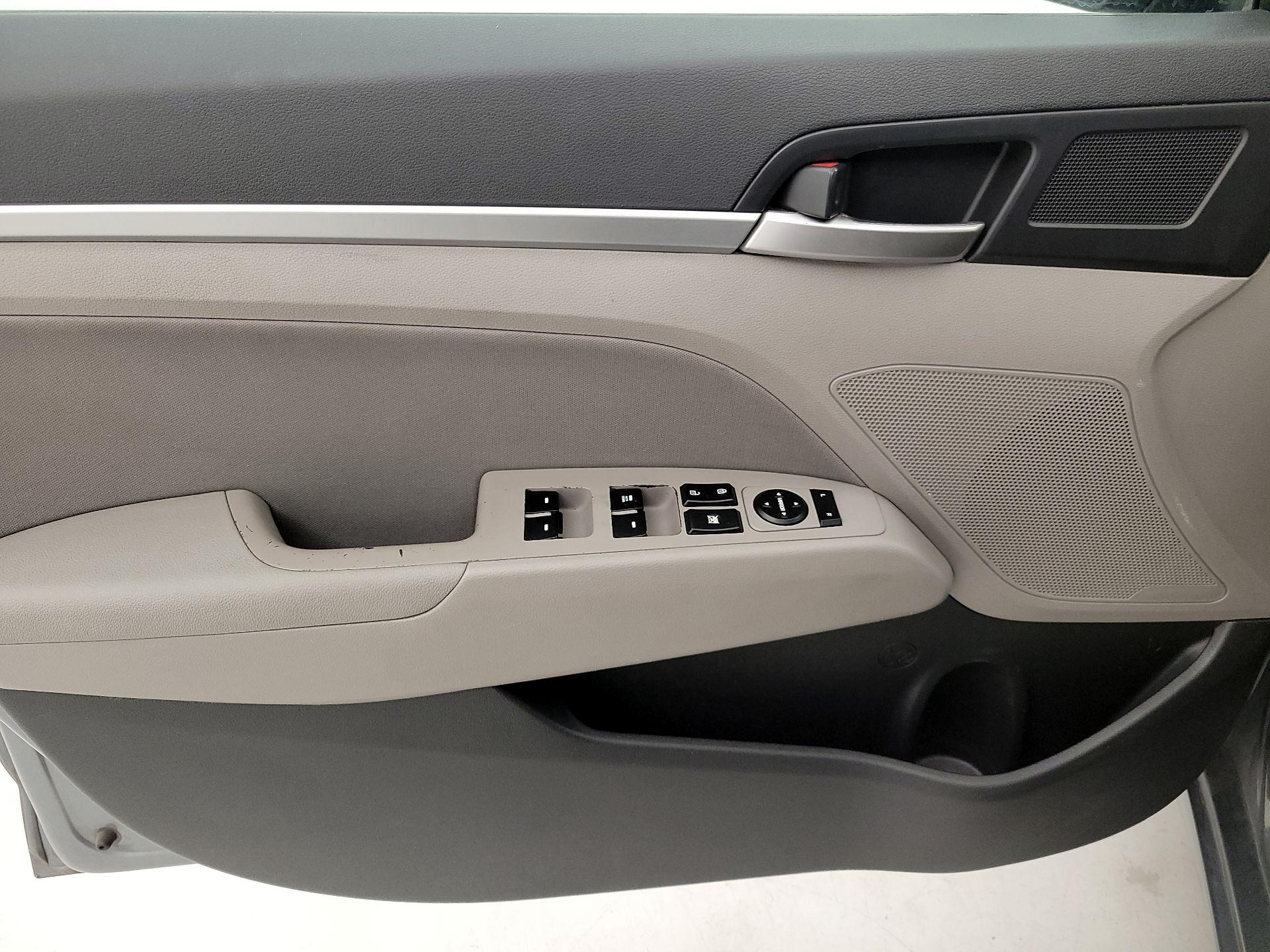 Thumbnail: 2019 Hyundai Elantra - 12
