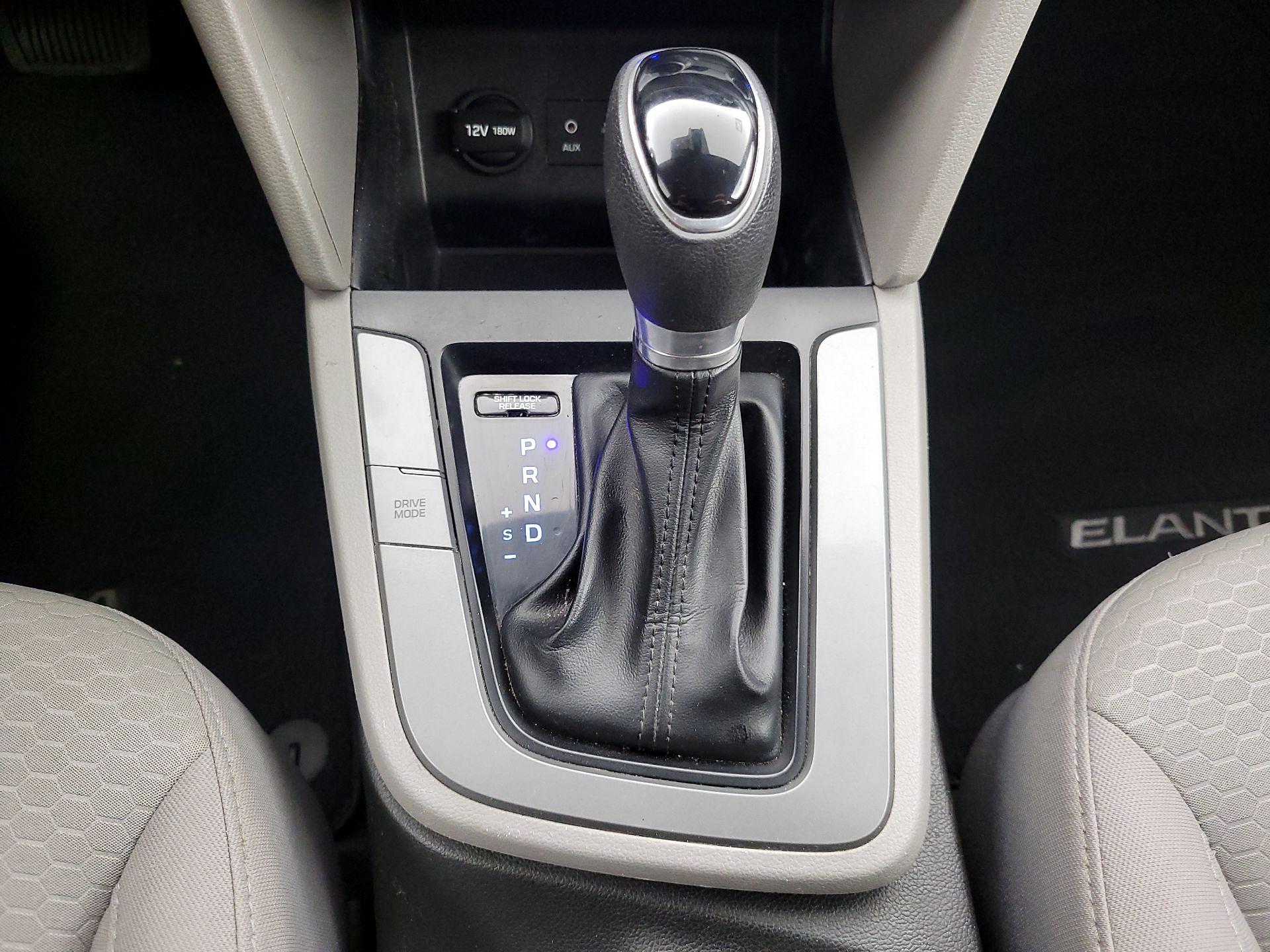 Thumbnail: 2019 Hyundai Elantra - 17