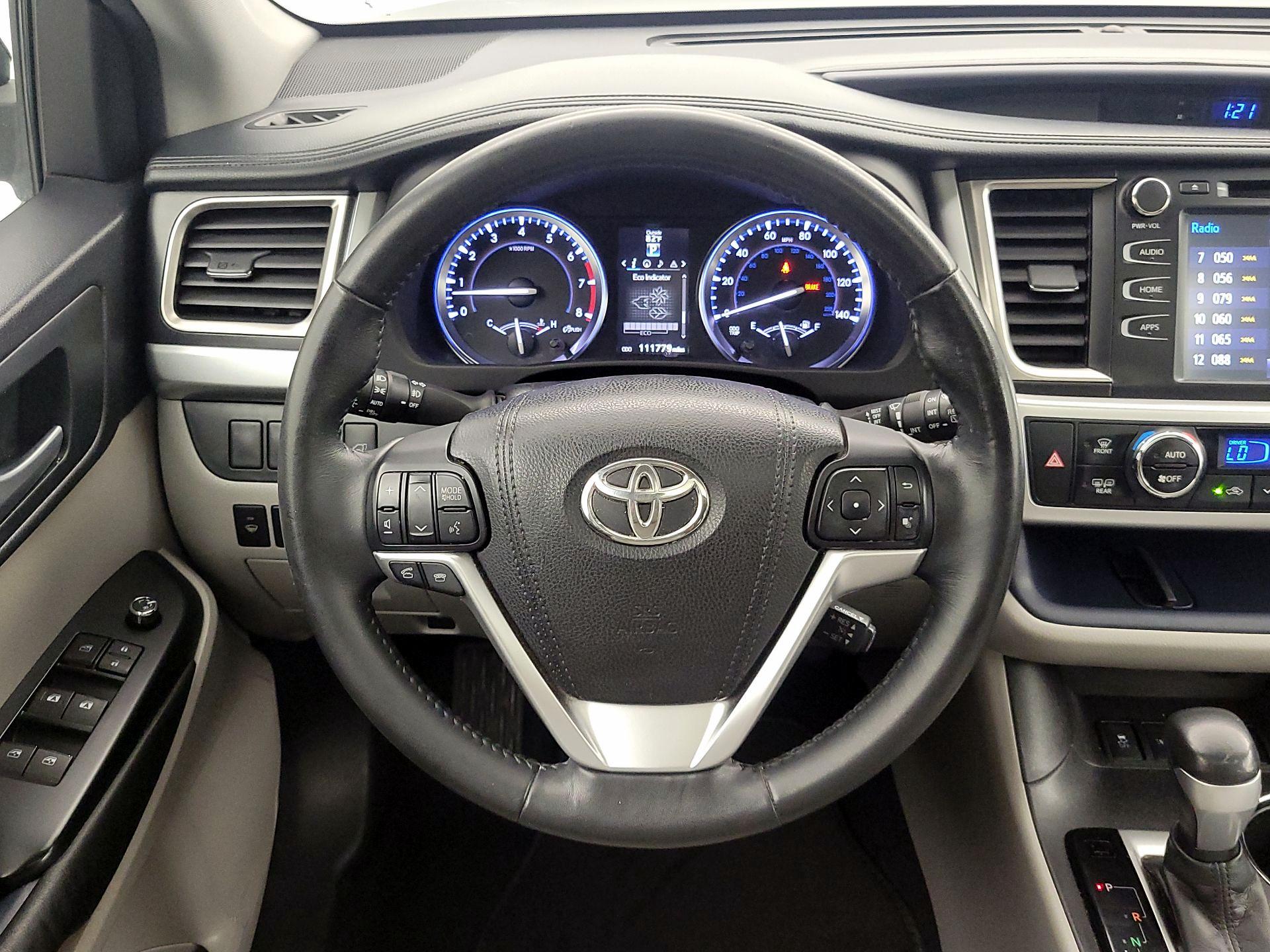 Thumbnail: 2015 Toyota Highlander - 10