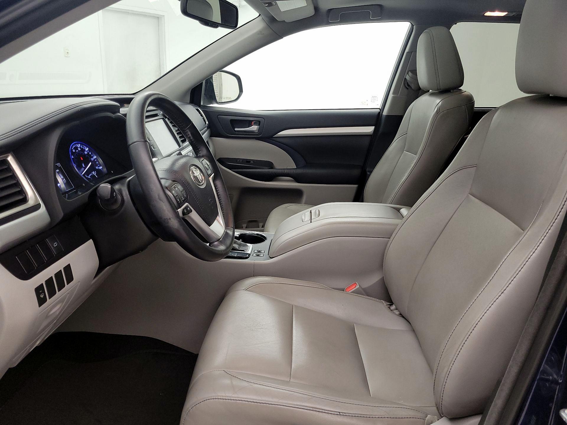 Thumbnail: 2015 Toyota Highlander - 11