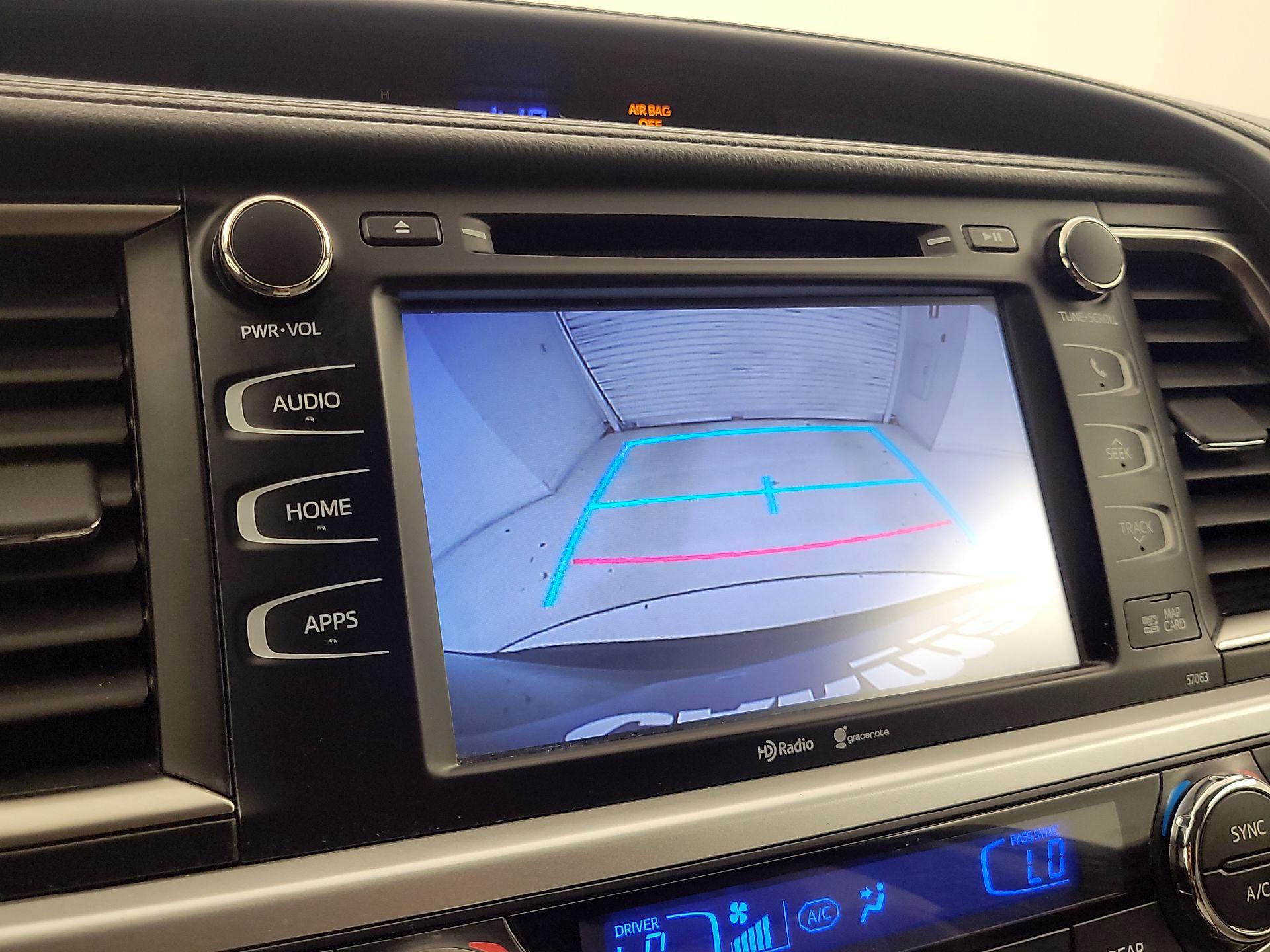 Thumbnail: 2015 Toyota Highlander - 15