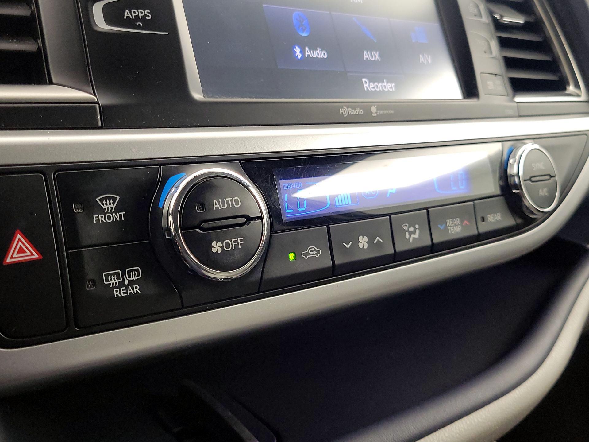 Thumbnail: 2015 Toyota Highlander - 17
