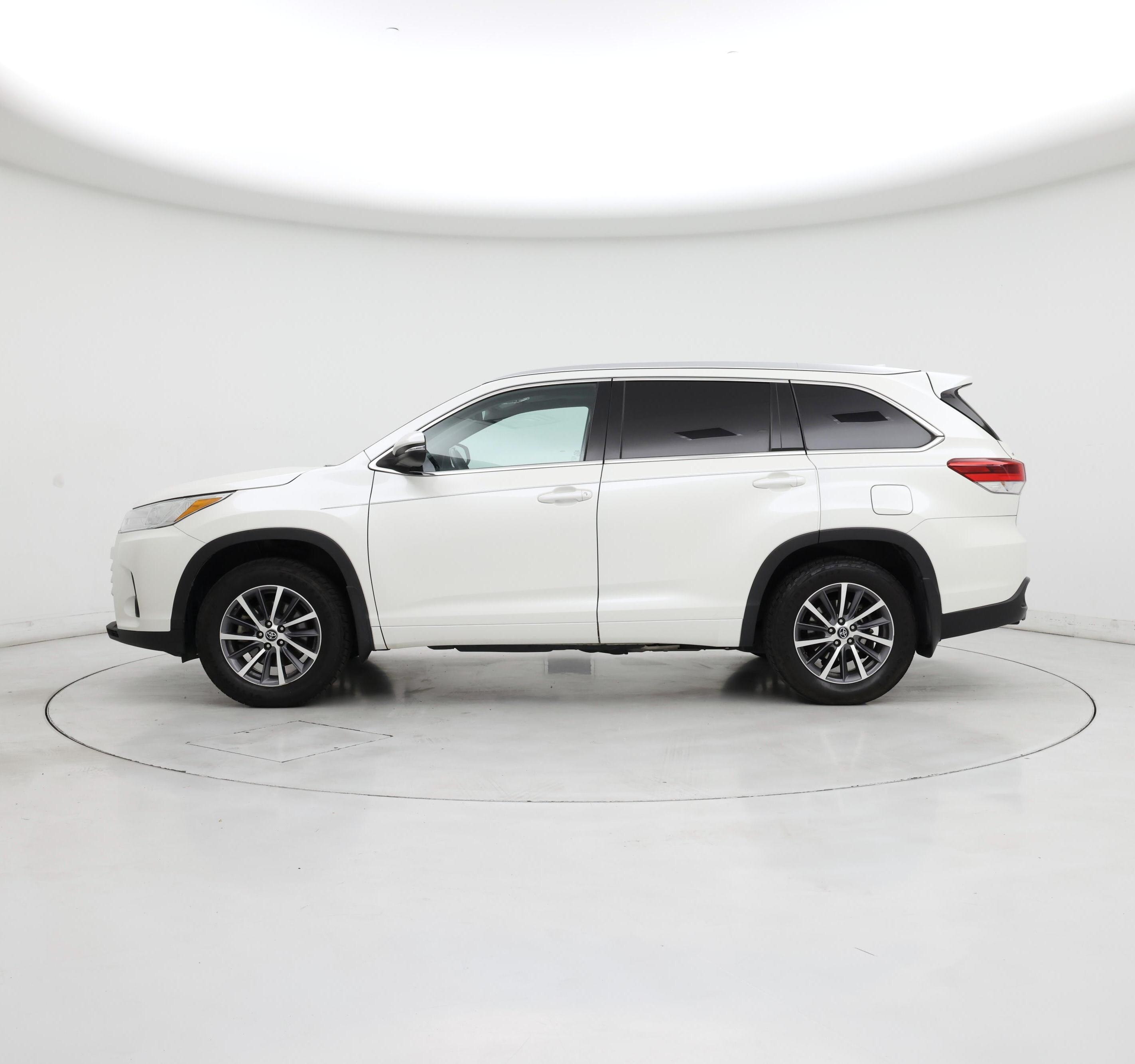 Thumbnail: 2018 Toyota Highlander - 3
