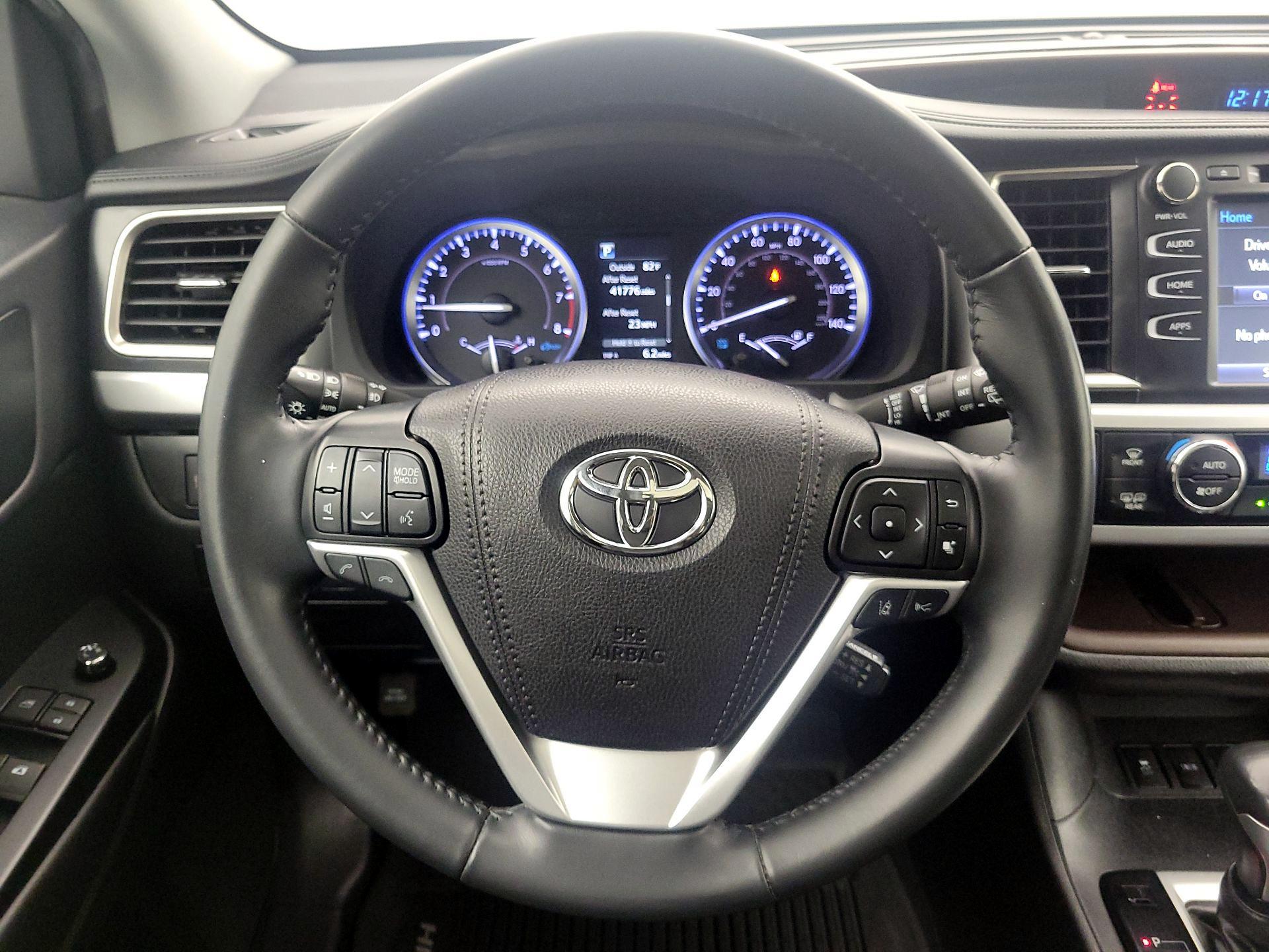 Thumbnail: 2019 Toyota Highlander - 10