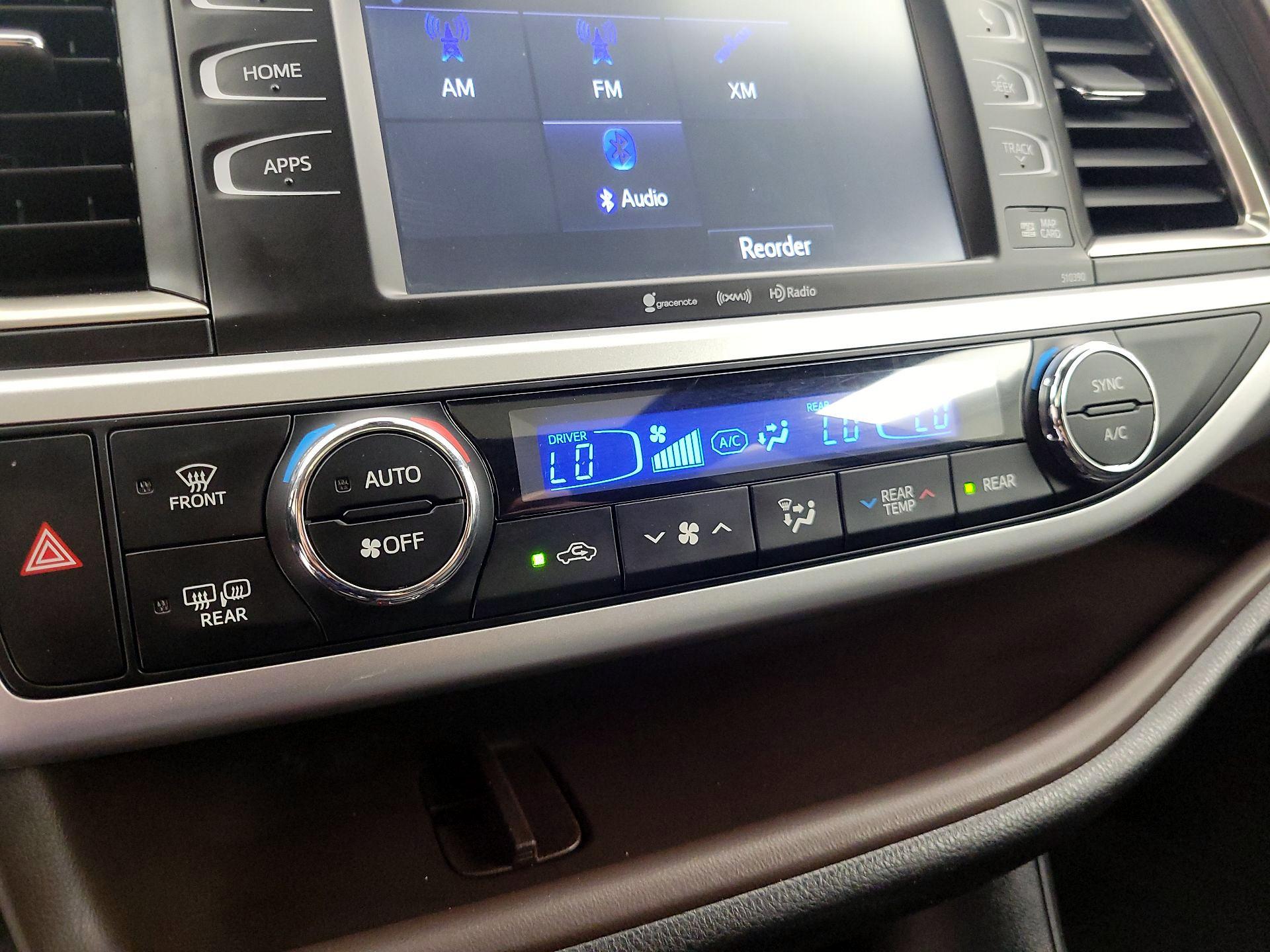 Thumbnail: 2019 Toyota Highlander - 17