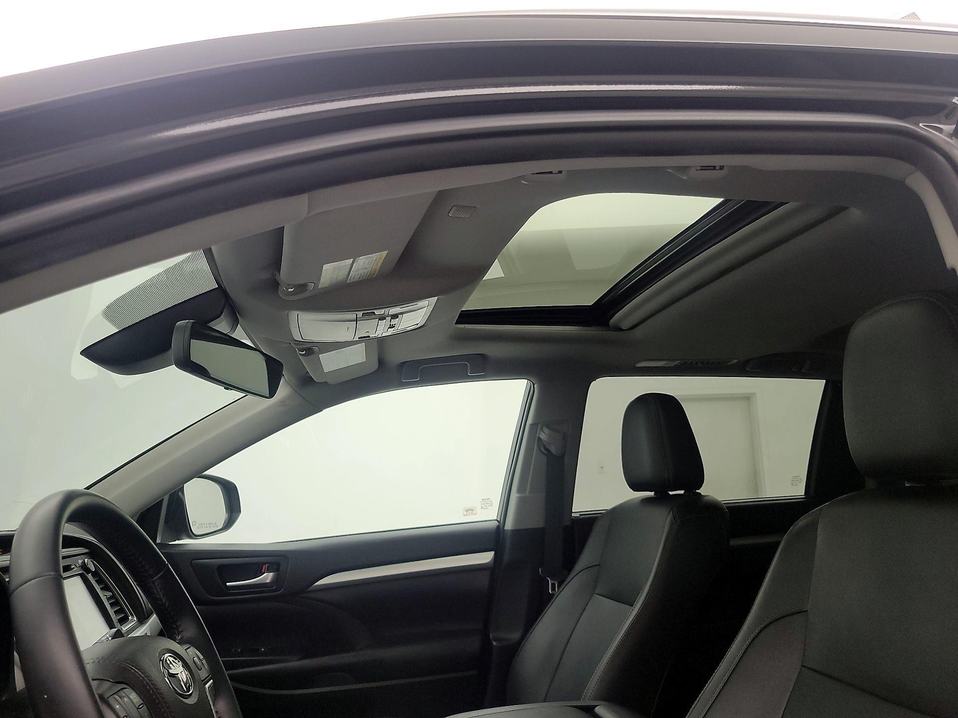 Thumbnail: 2019 Toyota Highlander - 20